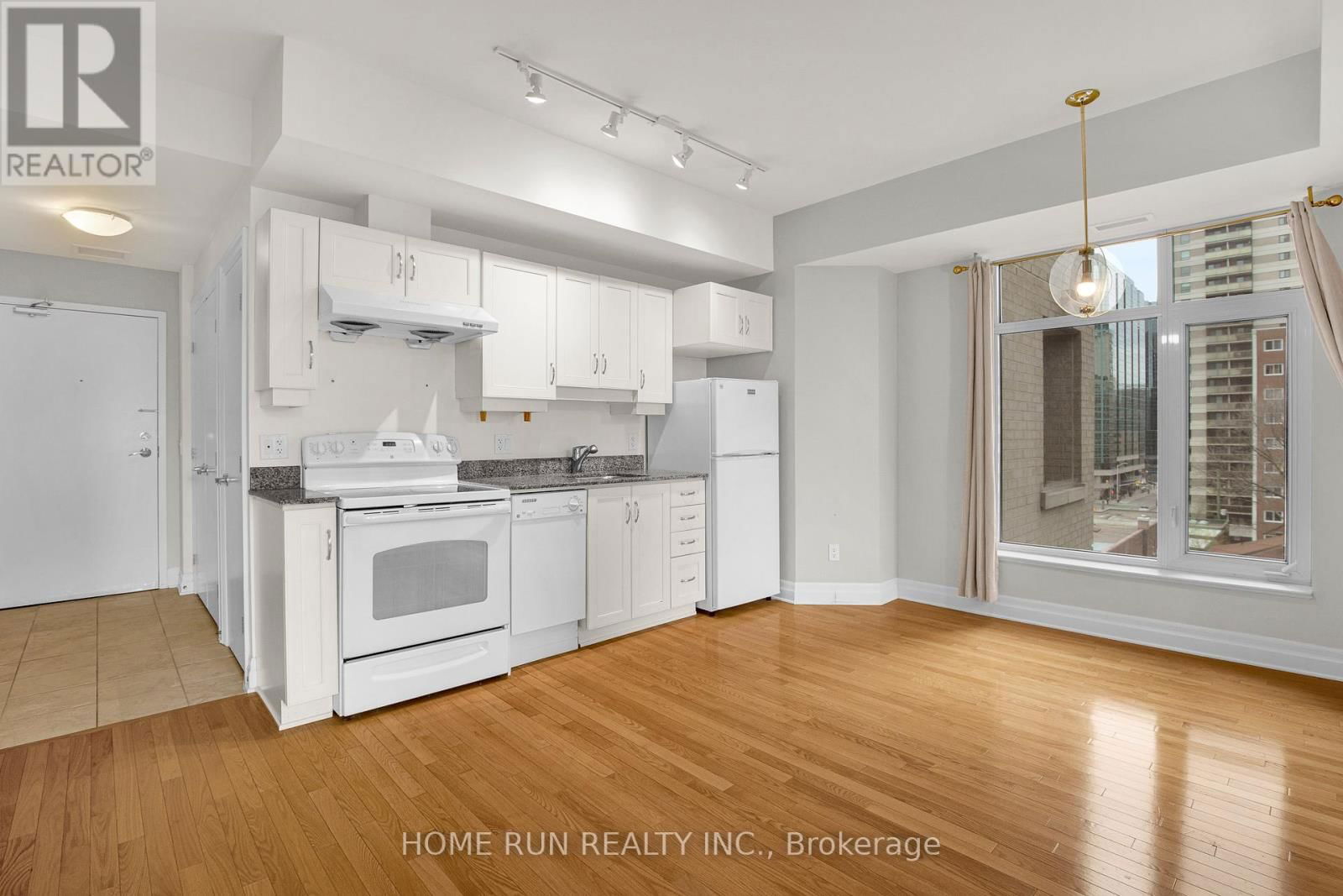 708 - 245 KENT STREET Image 10