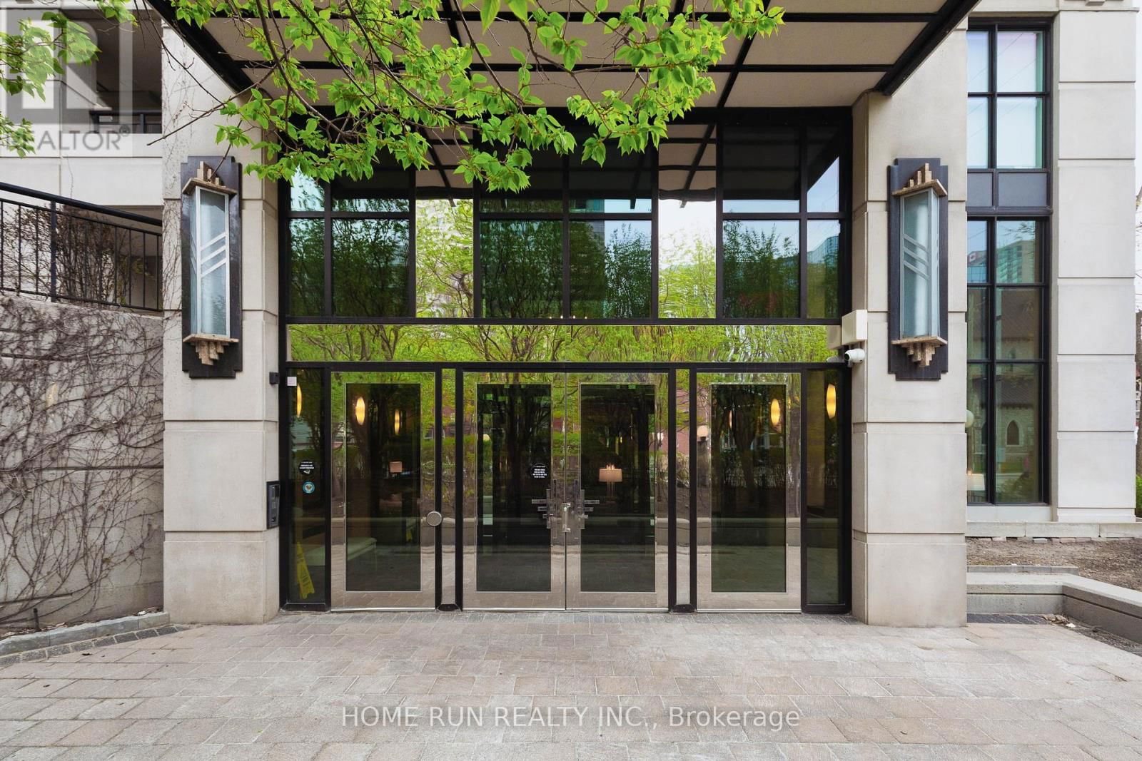 708 - 245 KENT STREET Image 2