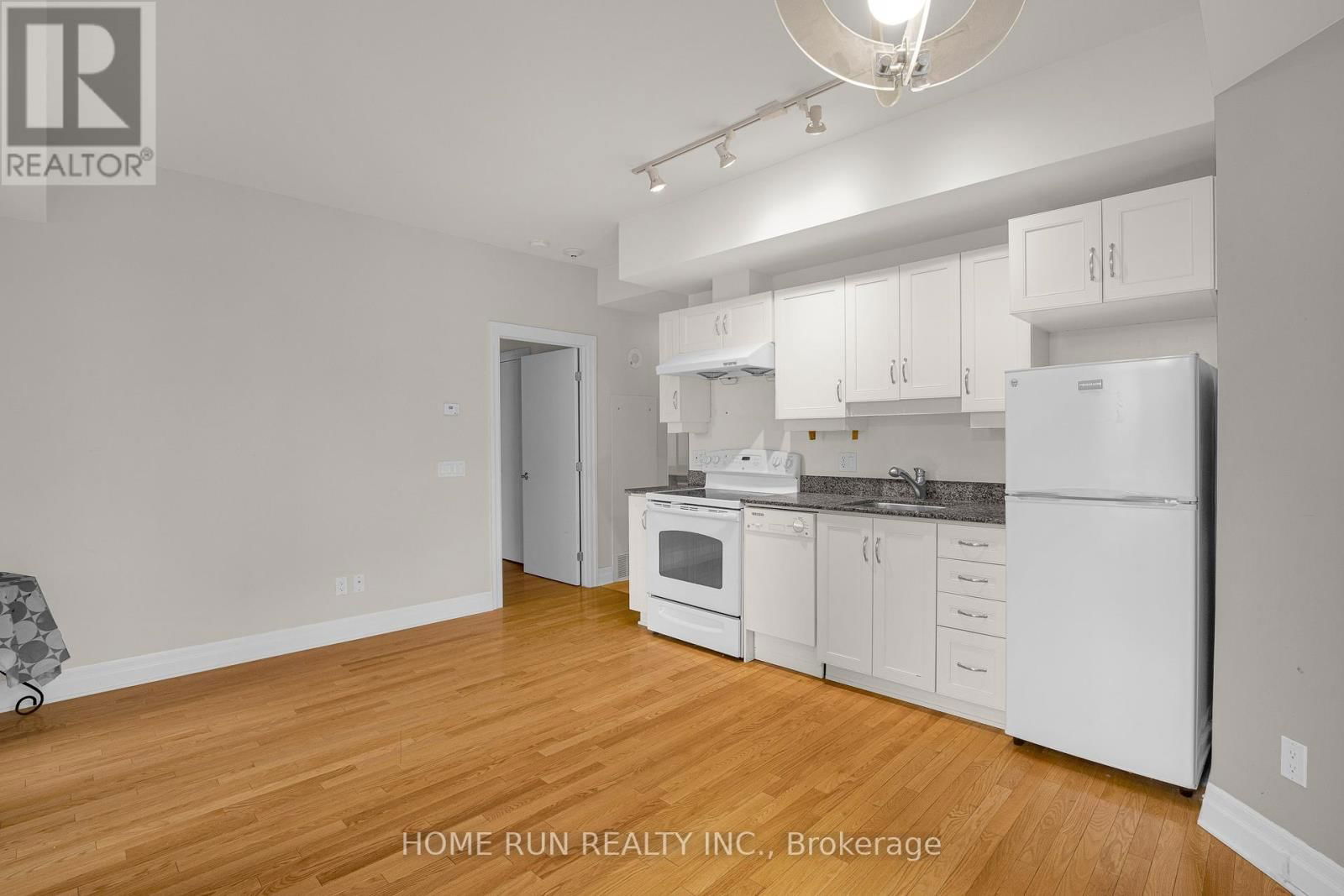 708 - 245 KENT STREET Image 5