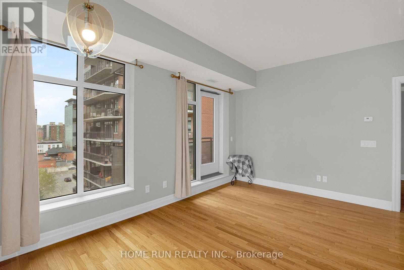 708 - 245 KENT STREET Image 6