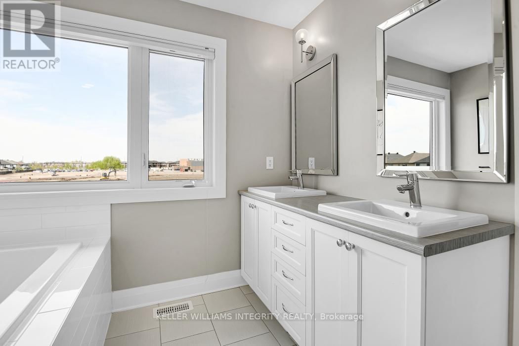 828 CARNELIAN CRESCENT Image 16
