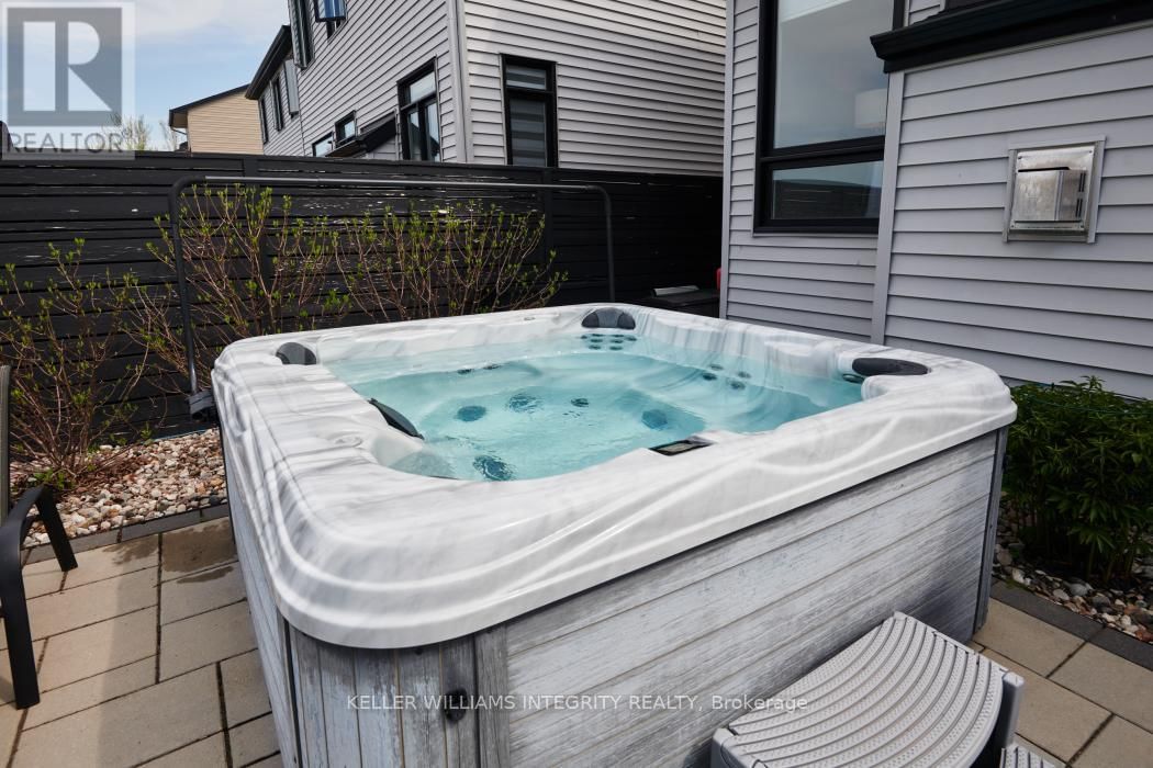 828 CARNELIAN CRESCENT Image 28
