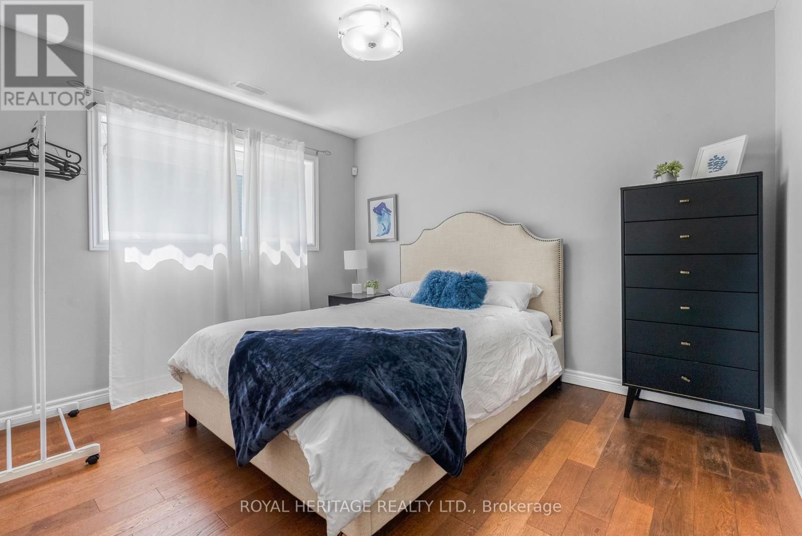 34 HILLS ROAD Image 26