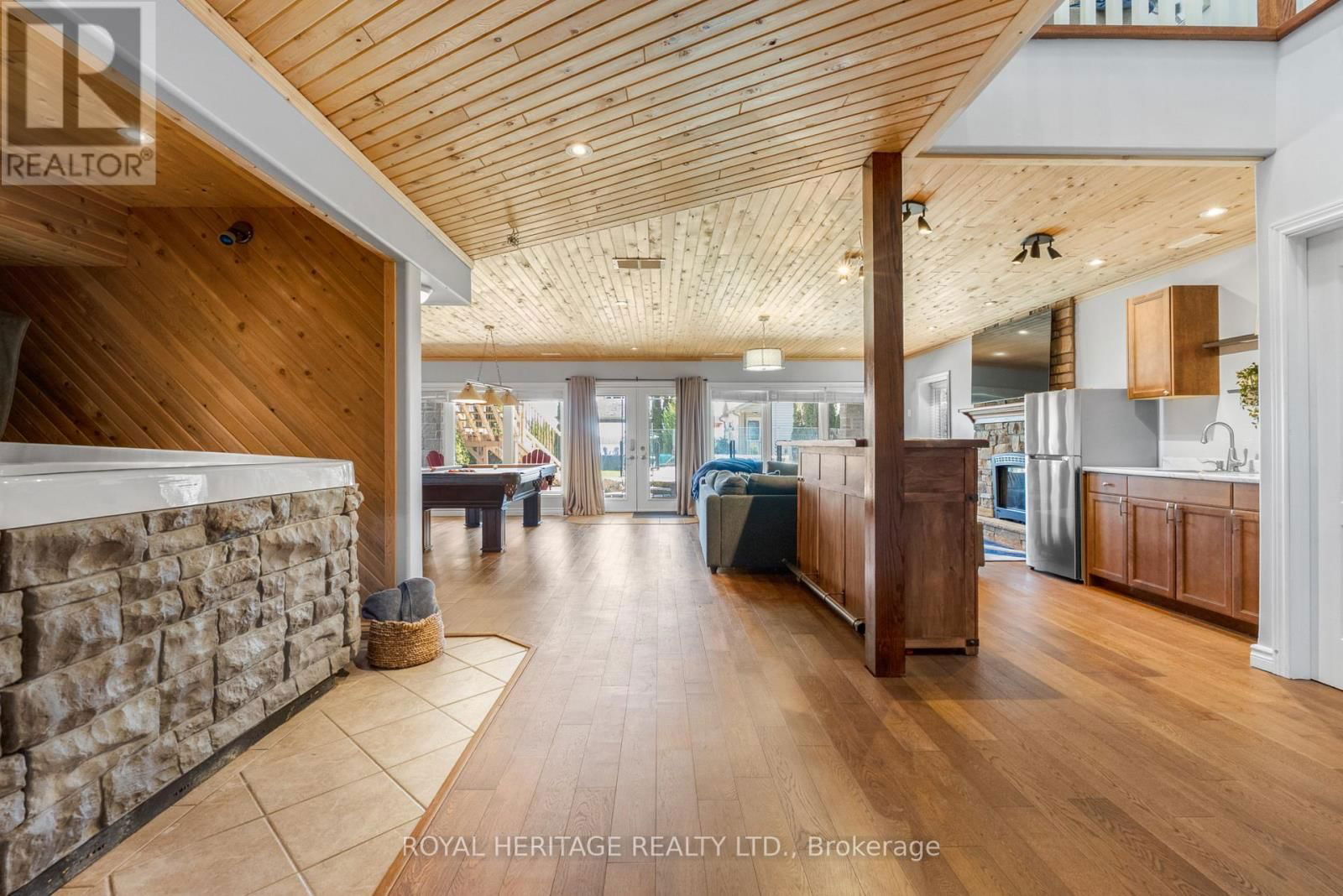 34 HILLS ROAD Image 31