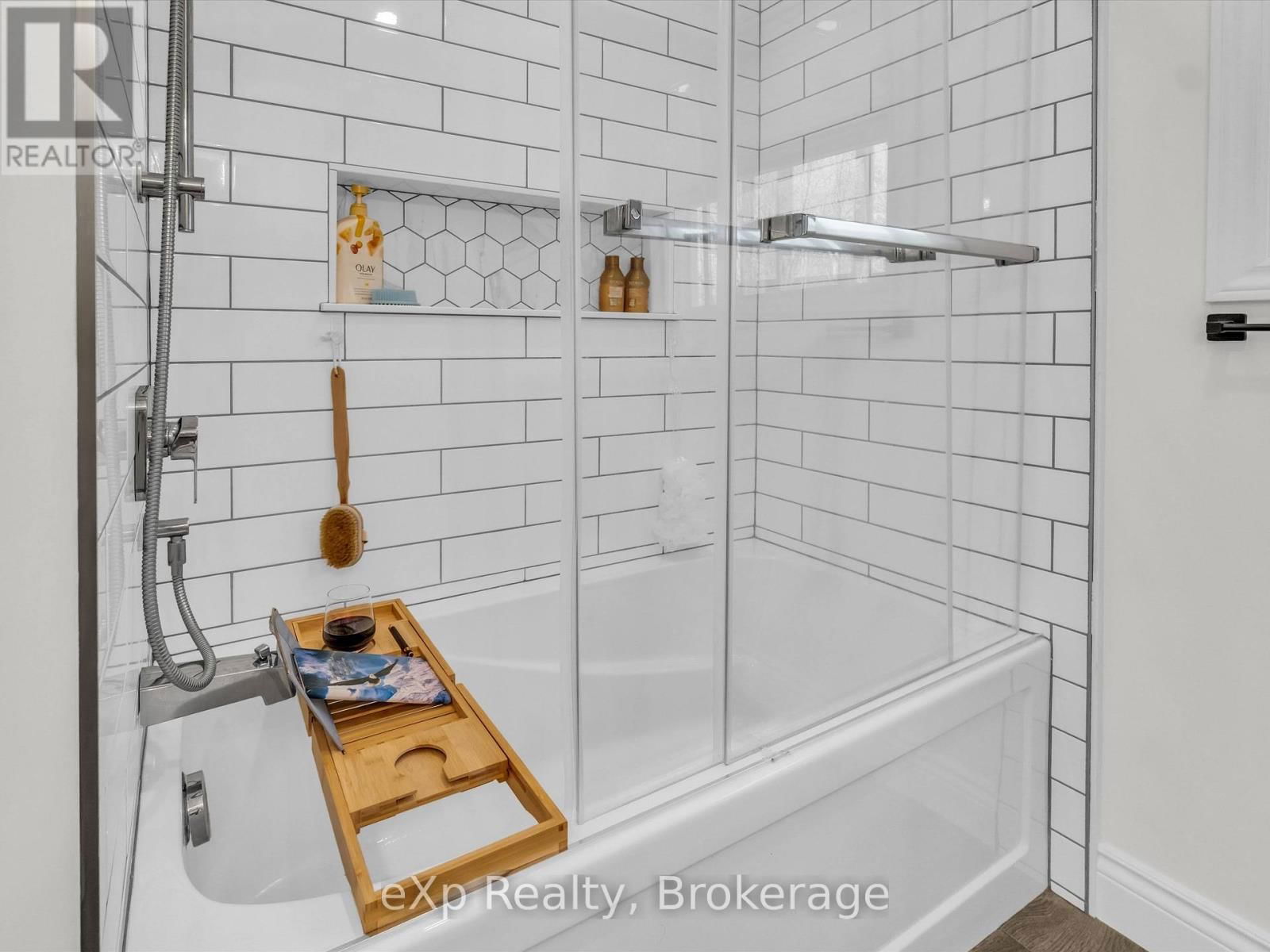 104 MEADOW HEIGHTS DRIVE Image 10