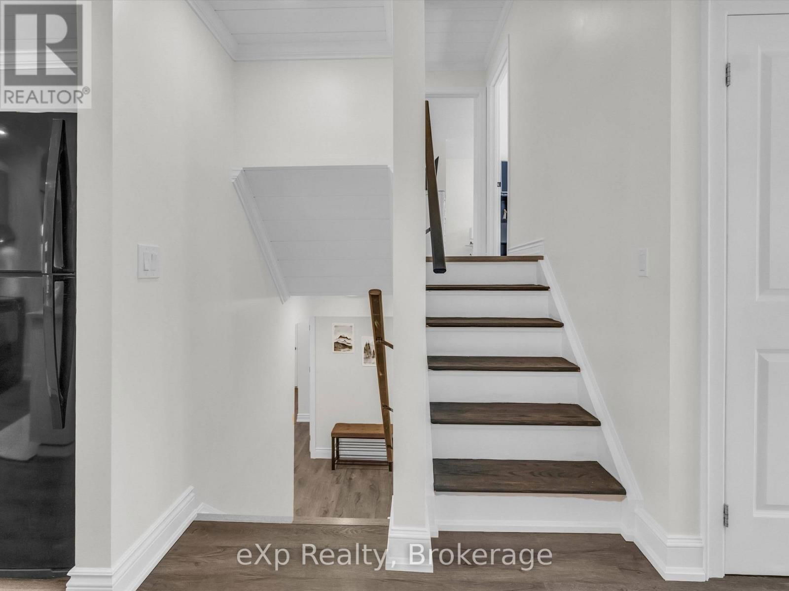 104 MEADOW HEIGHTS DRIVE Image 17