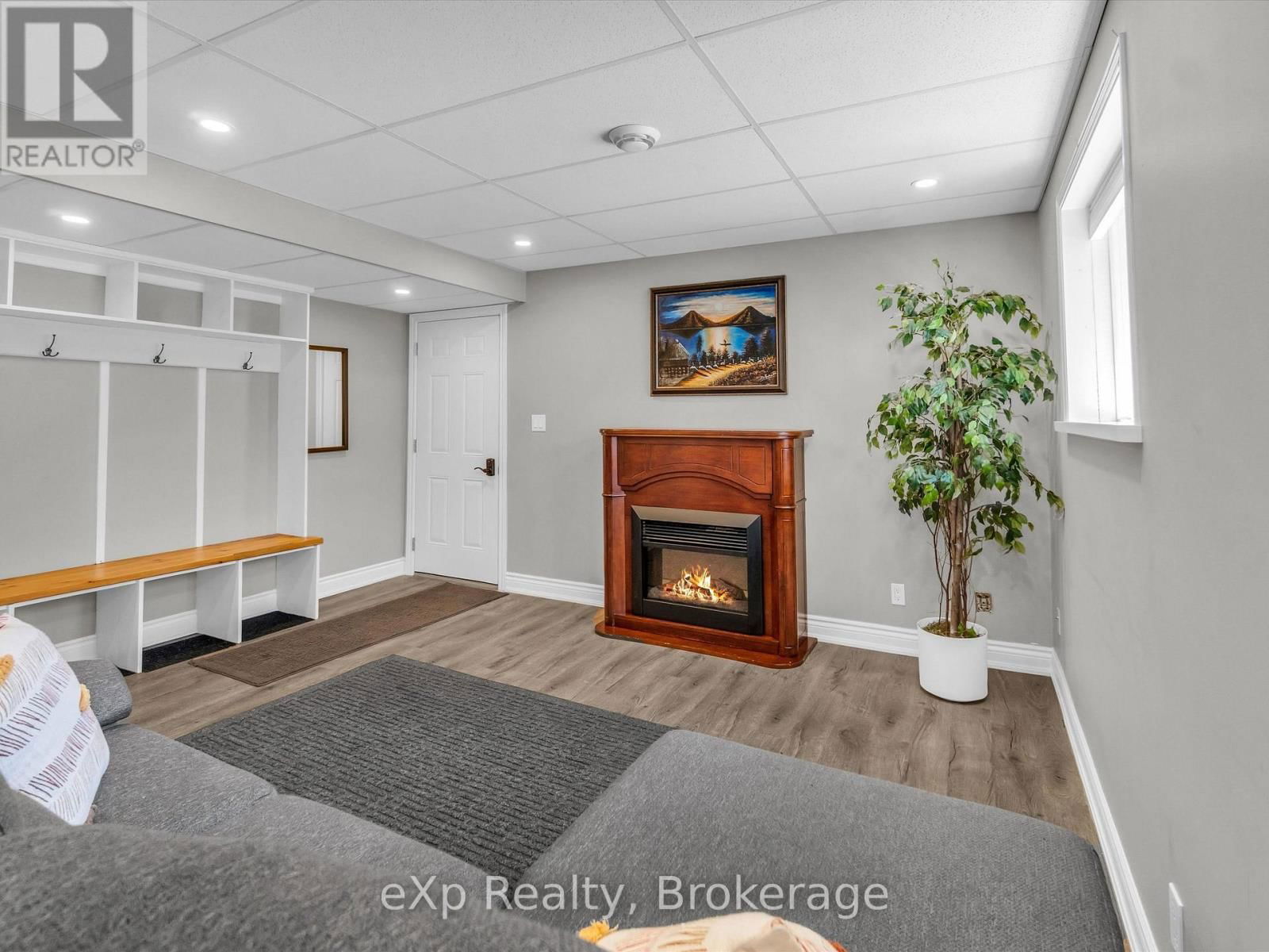 104 MEADOW HEIGHTS DRIVE Image 24