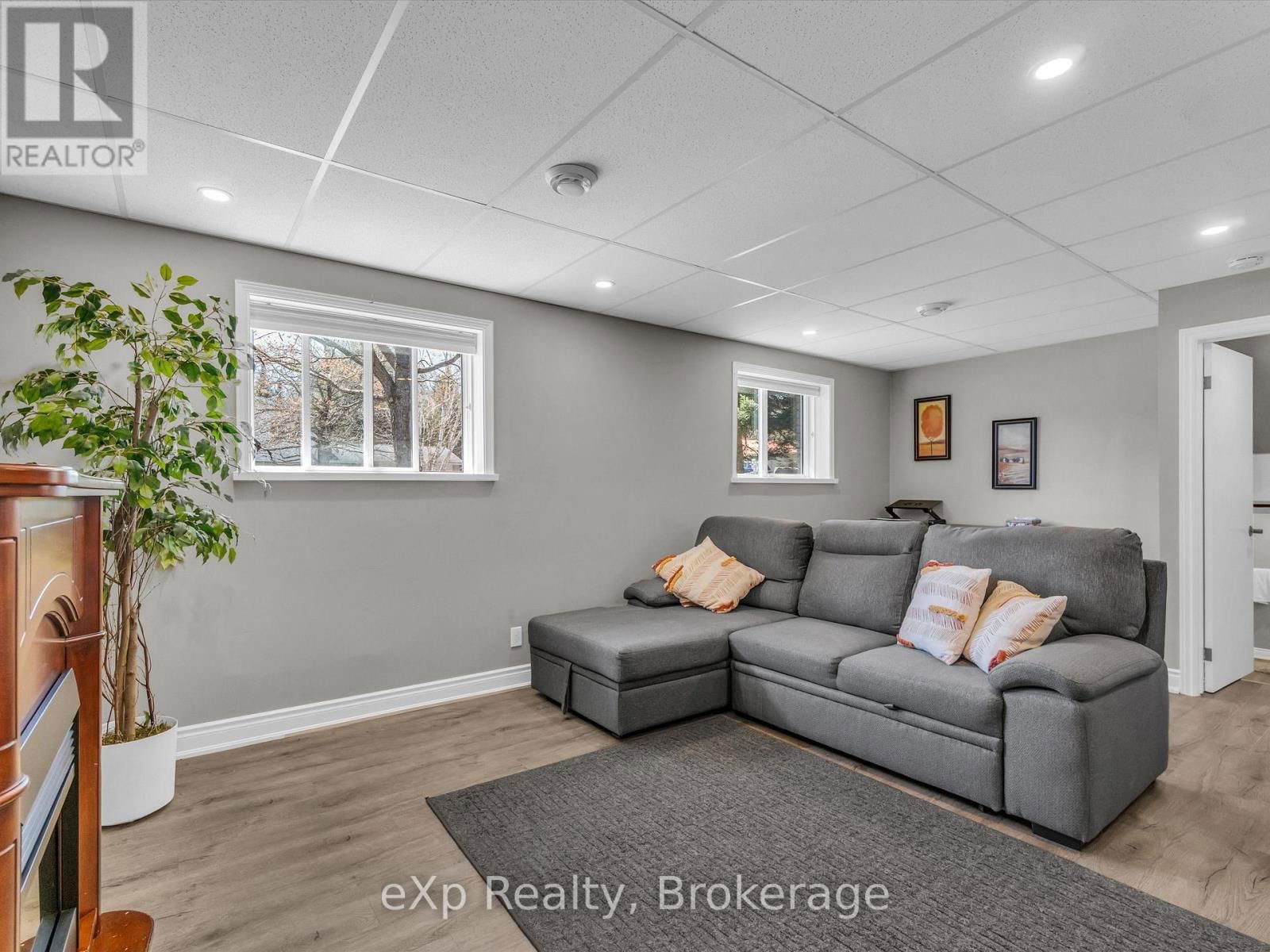104 MEADOW HEIGHTS DRIVE Image 25