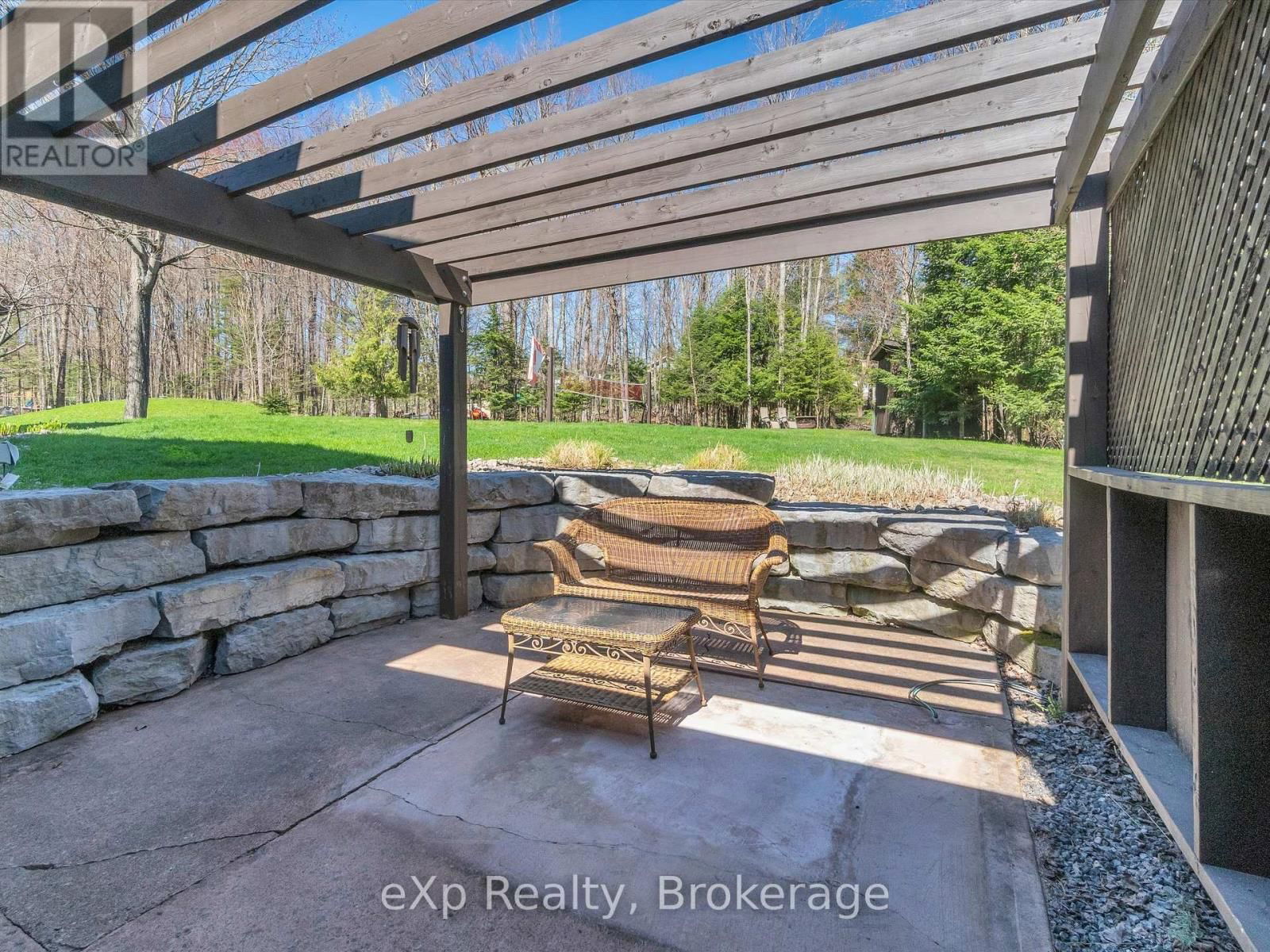 104 MEADOW HEIGHTS DRIVE Image 32