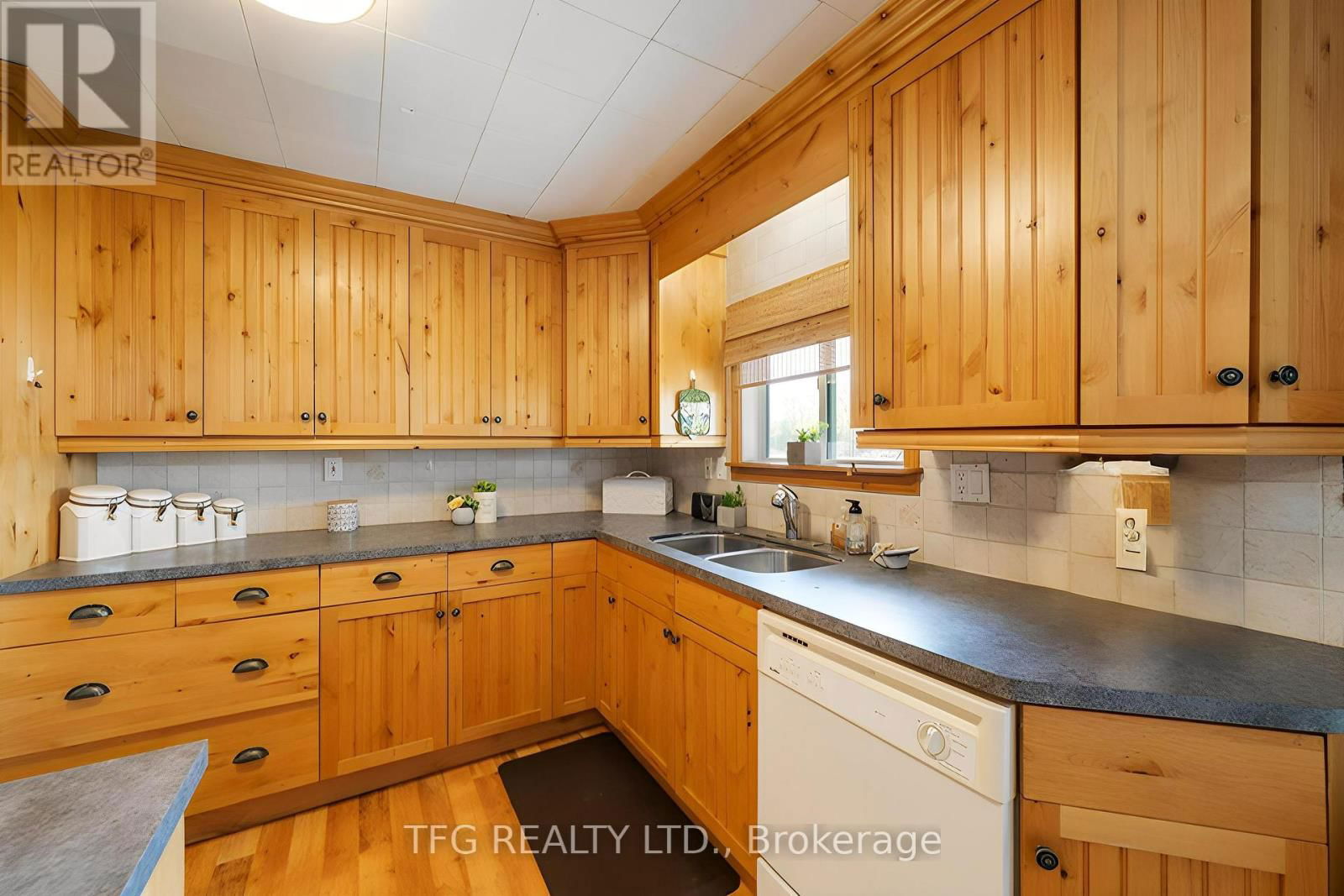 112 CEDAR SHORES DRIVE Image 9
