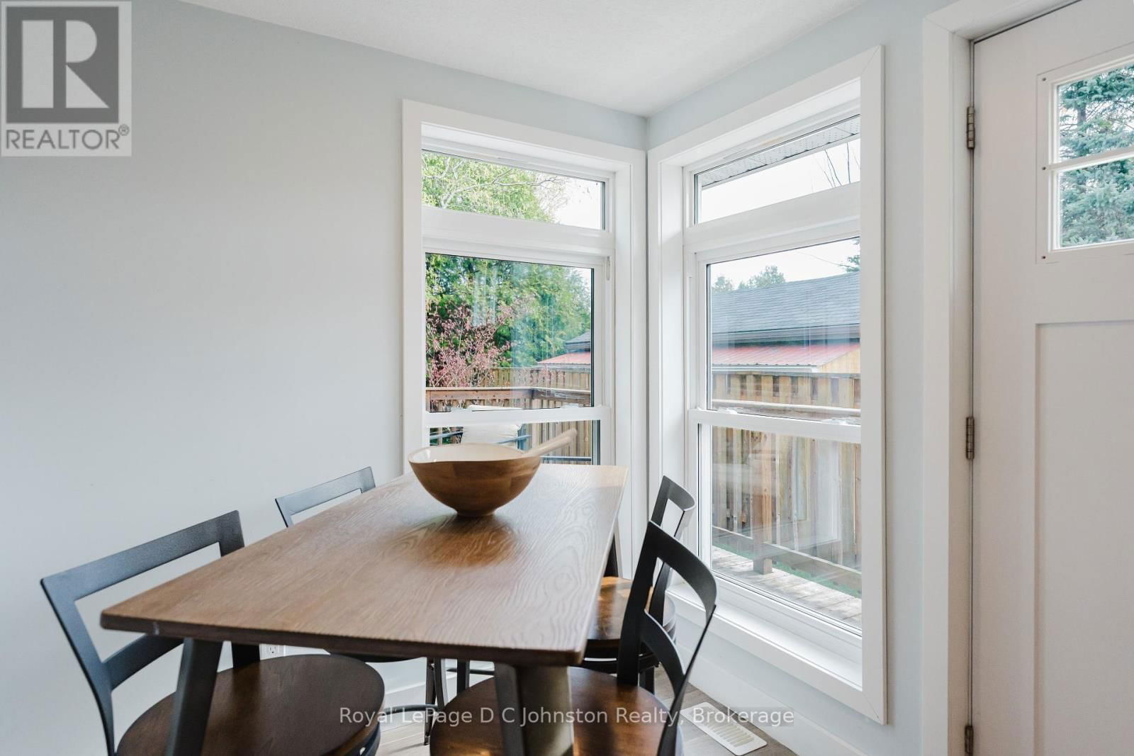 38 OAK STREET Image 23