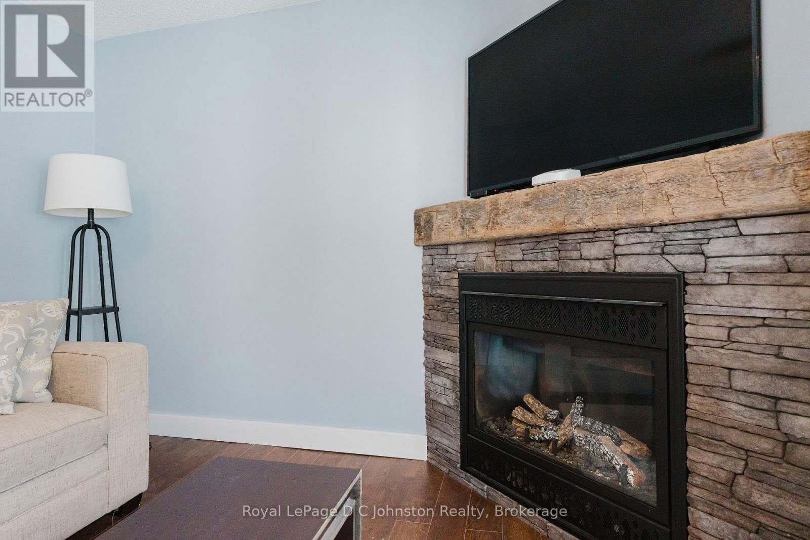 38 OAK STREET Image 27