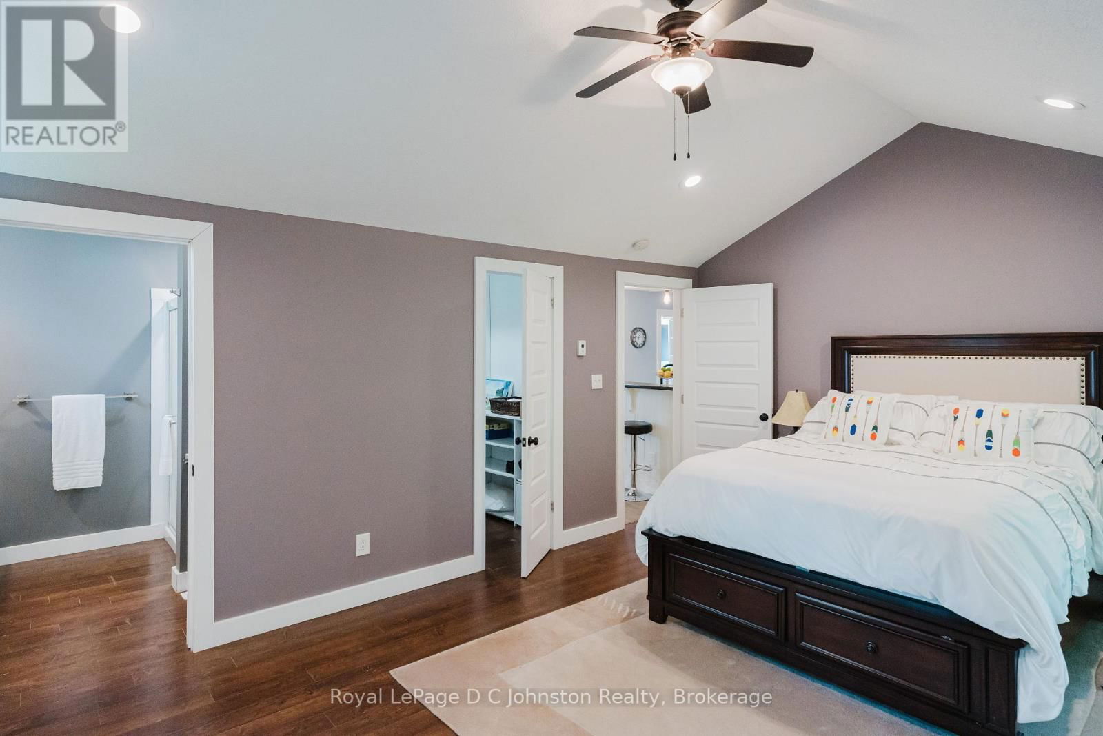 38 OAK STREET Image 32