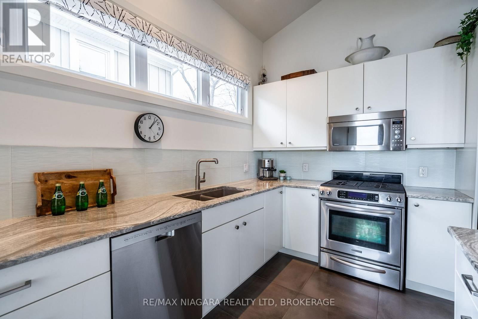1134 LAKESHORE ROAD WEST Image 12