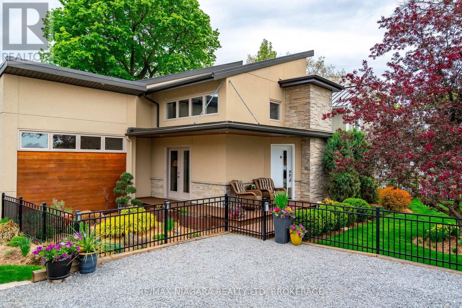 1134 LAKESHORE ROAD WEST Image 2