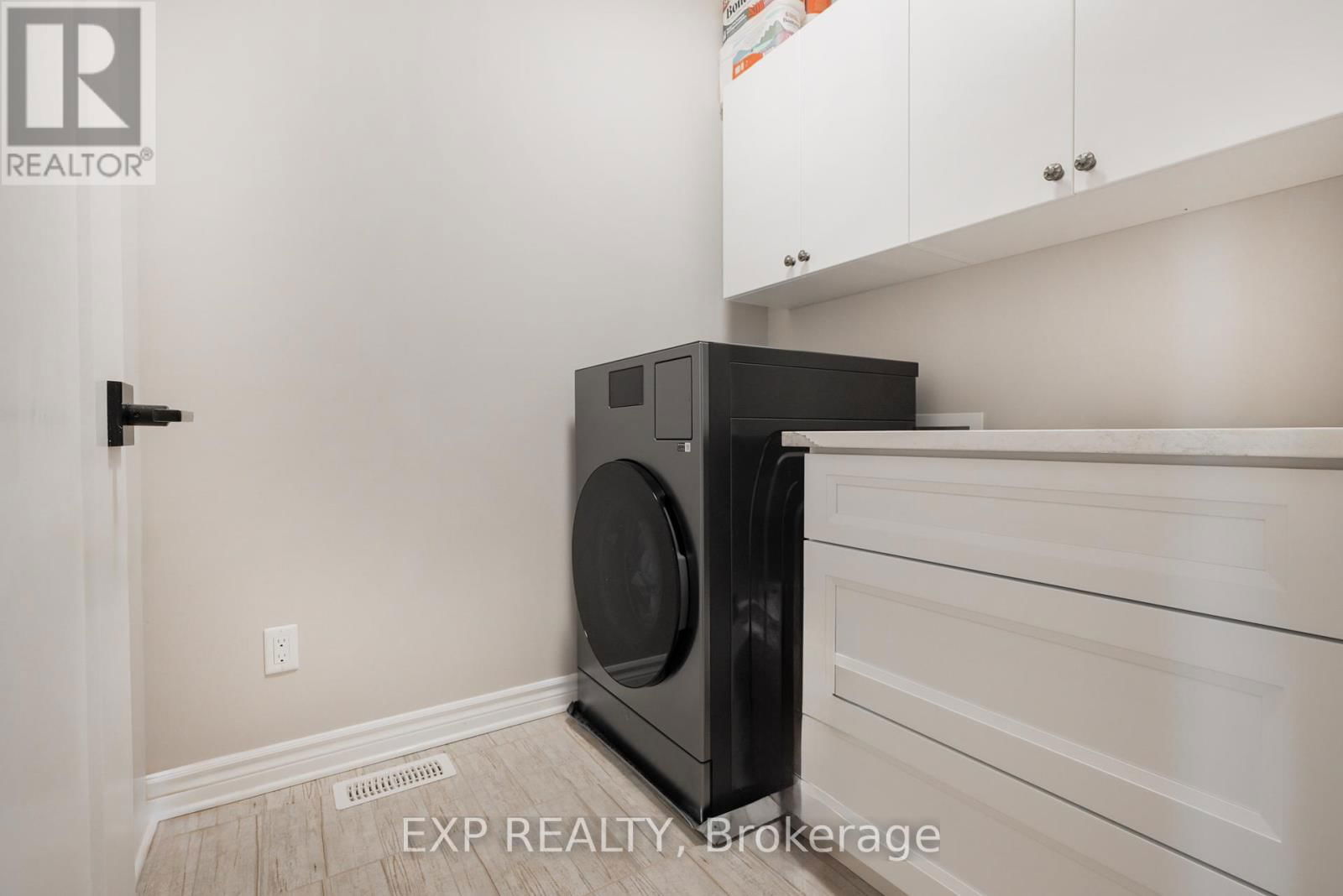 585 VIVERA PLACE Image 27