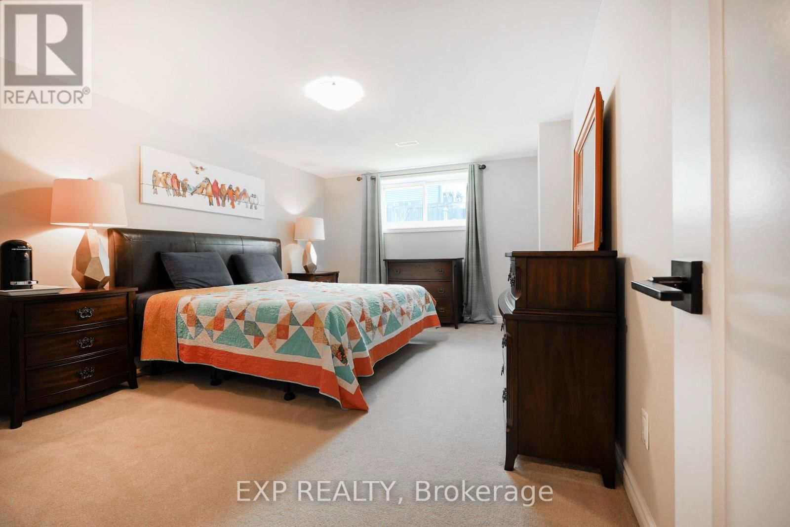 585 VIVERA PLACE Image 32