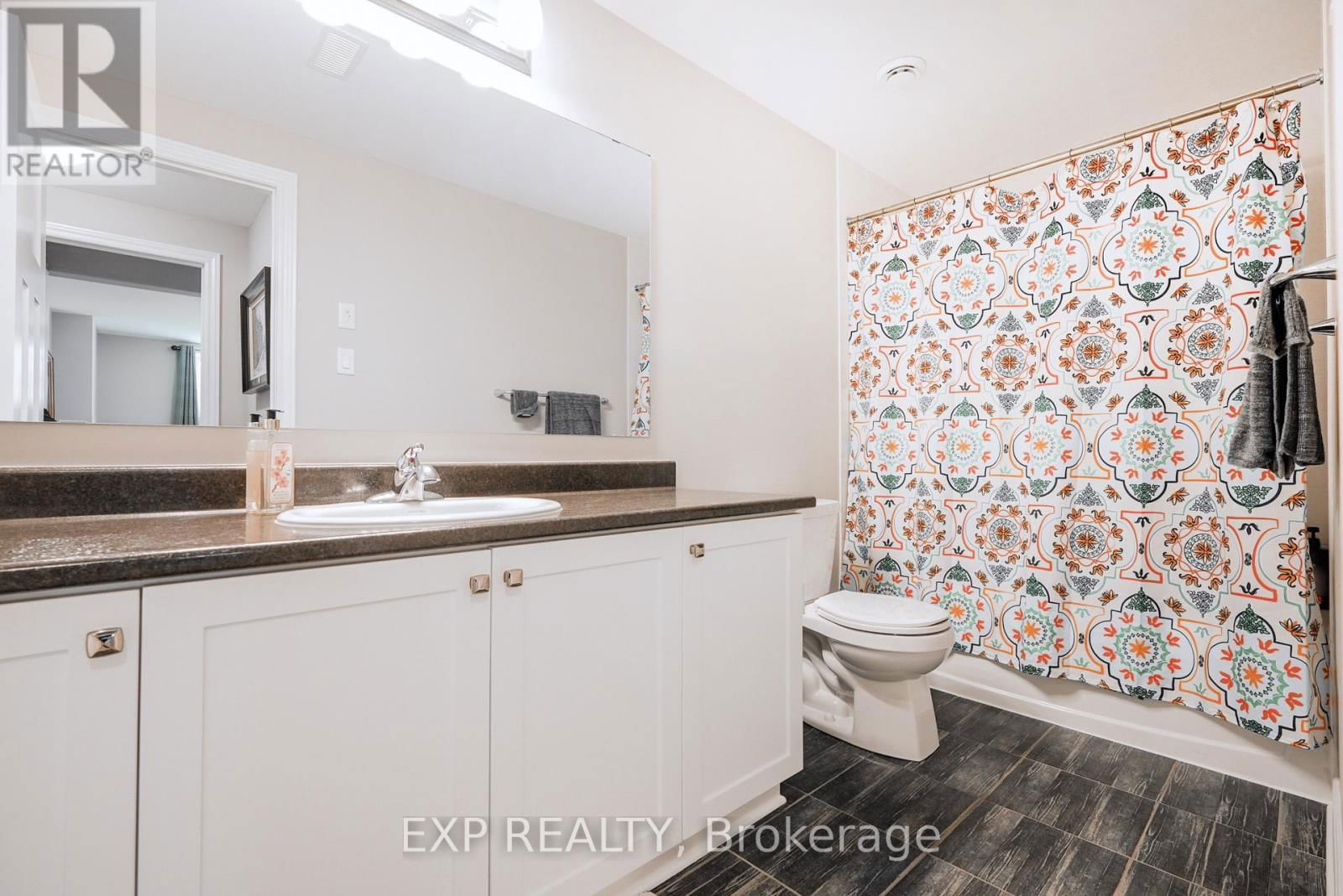 585 VIVERA PLACE Image 34