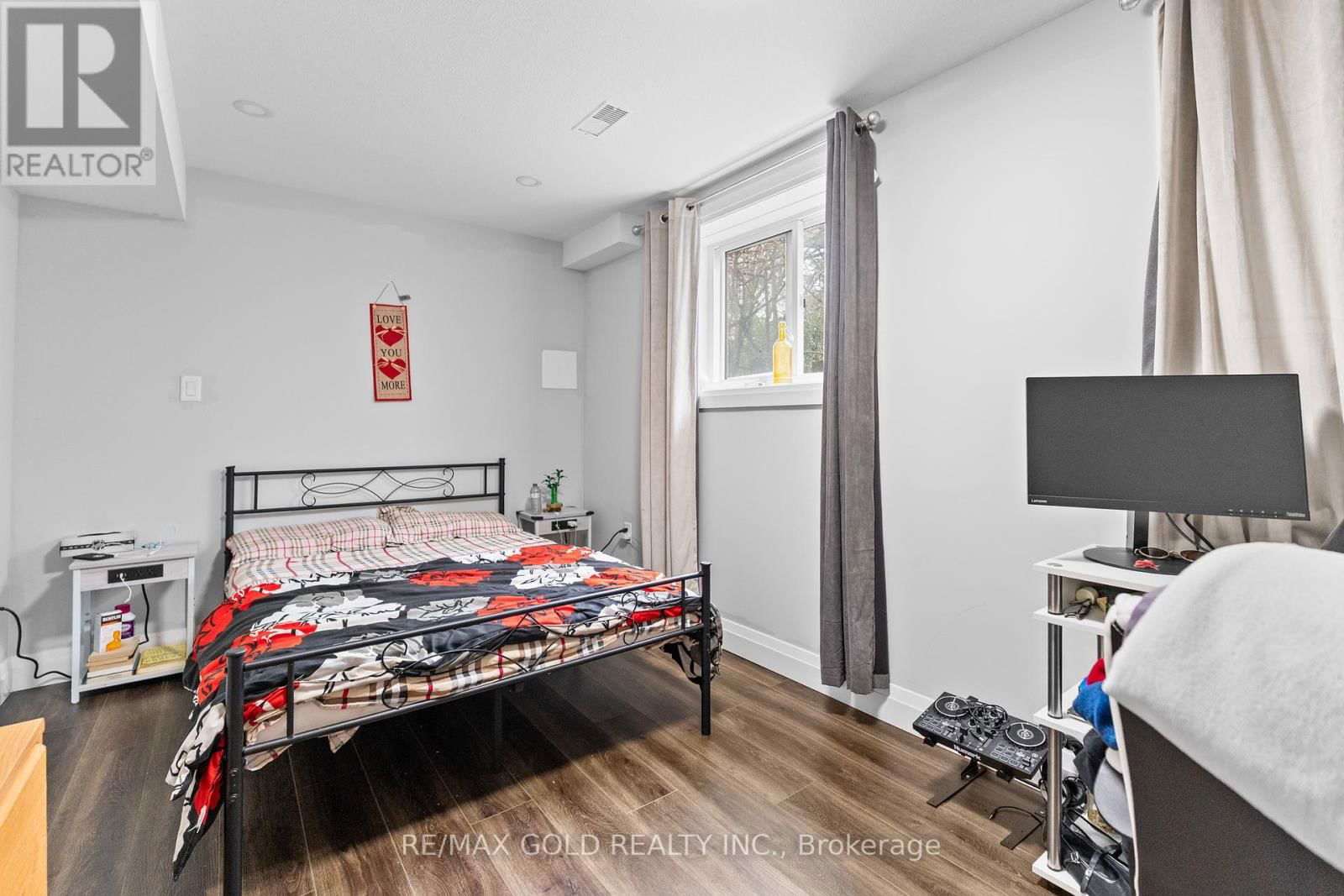 42 FIFTH AVENUE Image 31