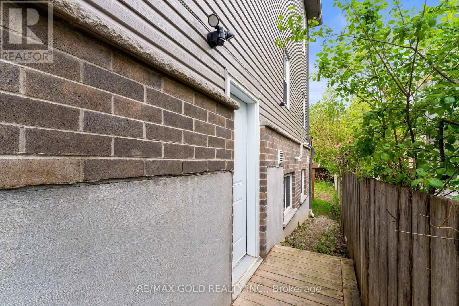 42 FIFTH AVENUE Image 41