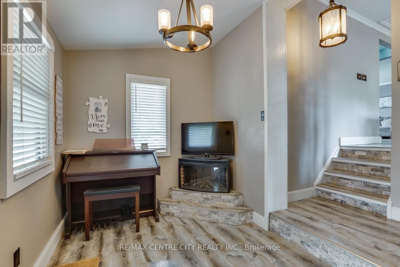 22 CHARLES STREET Image 16