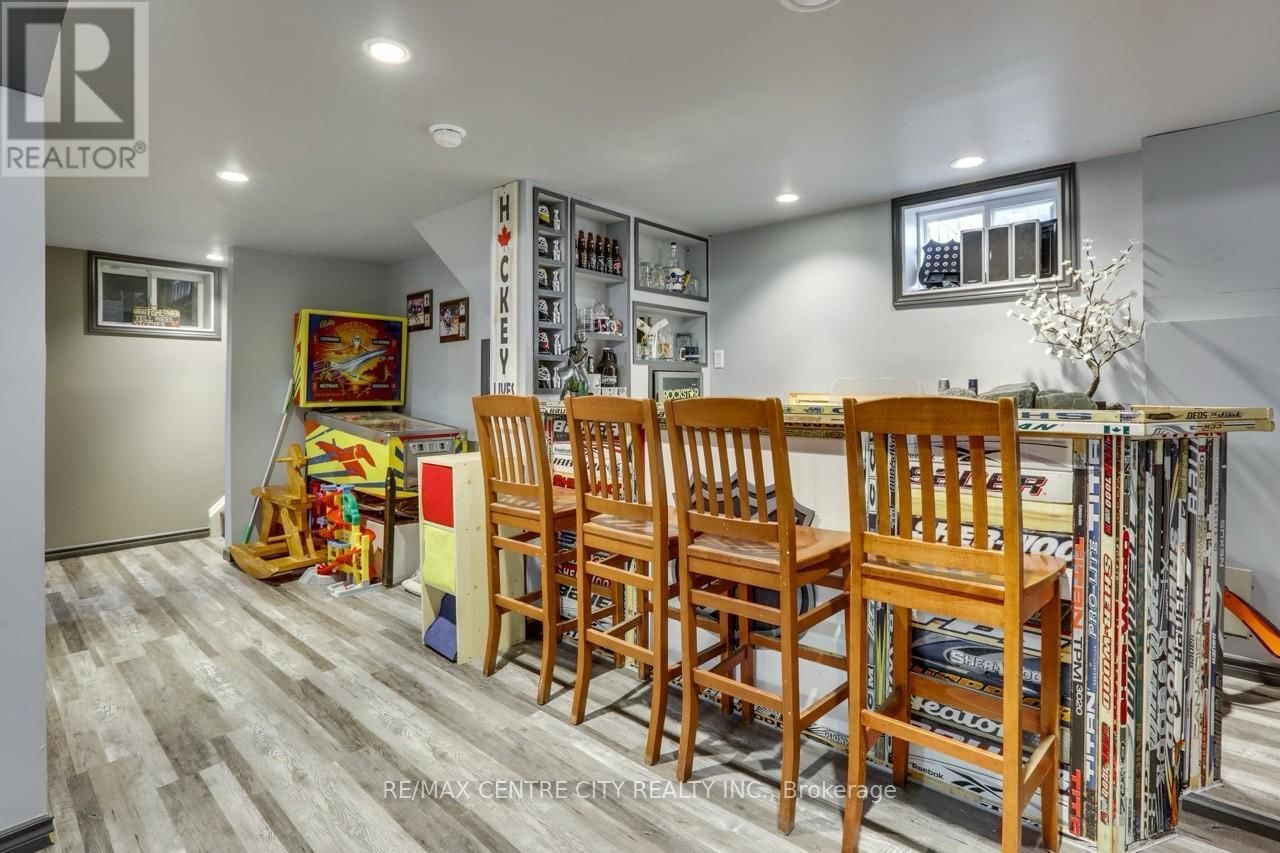 22 CHARLES STREET Image 19