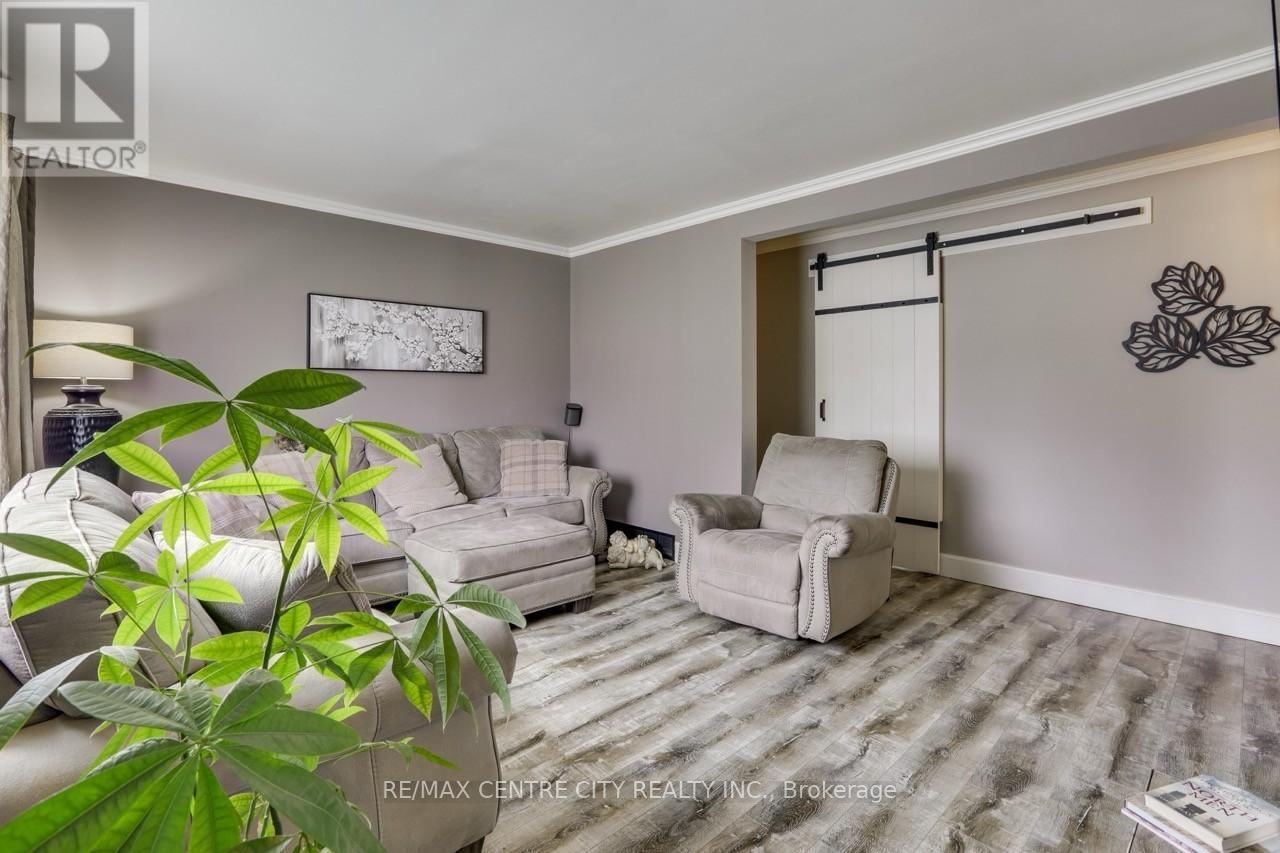 22 CHARLES STREET Image 3
