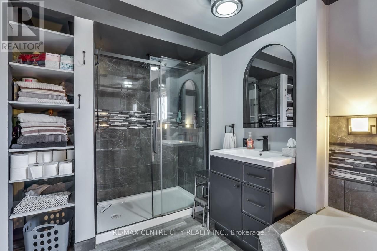 22 CHARLES STREET Image 9