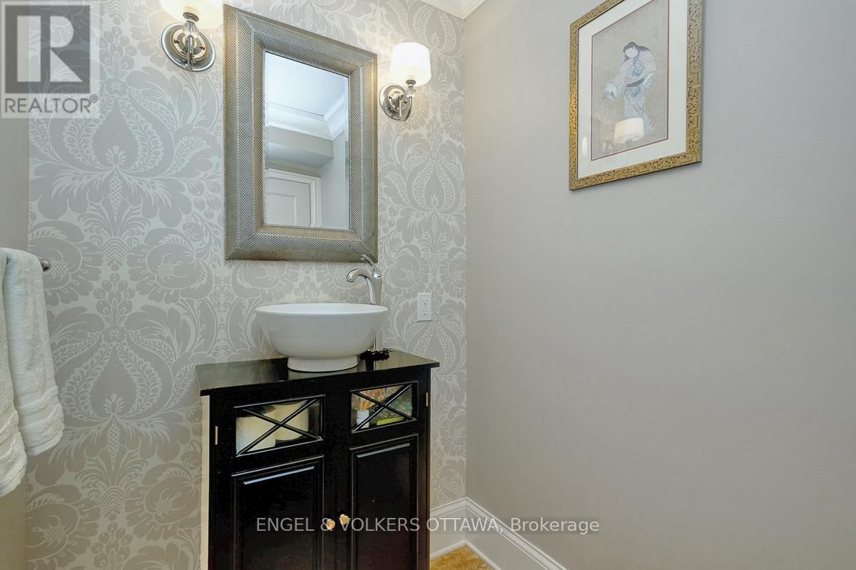 200 HOWICK STREET Image 17