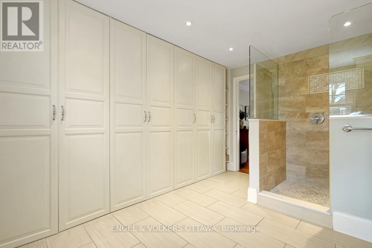 200 HOWICK STREET Image 22