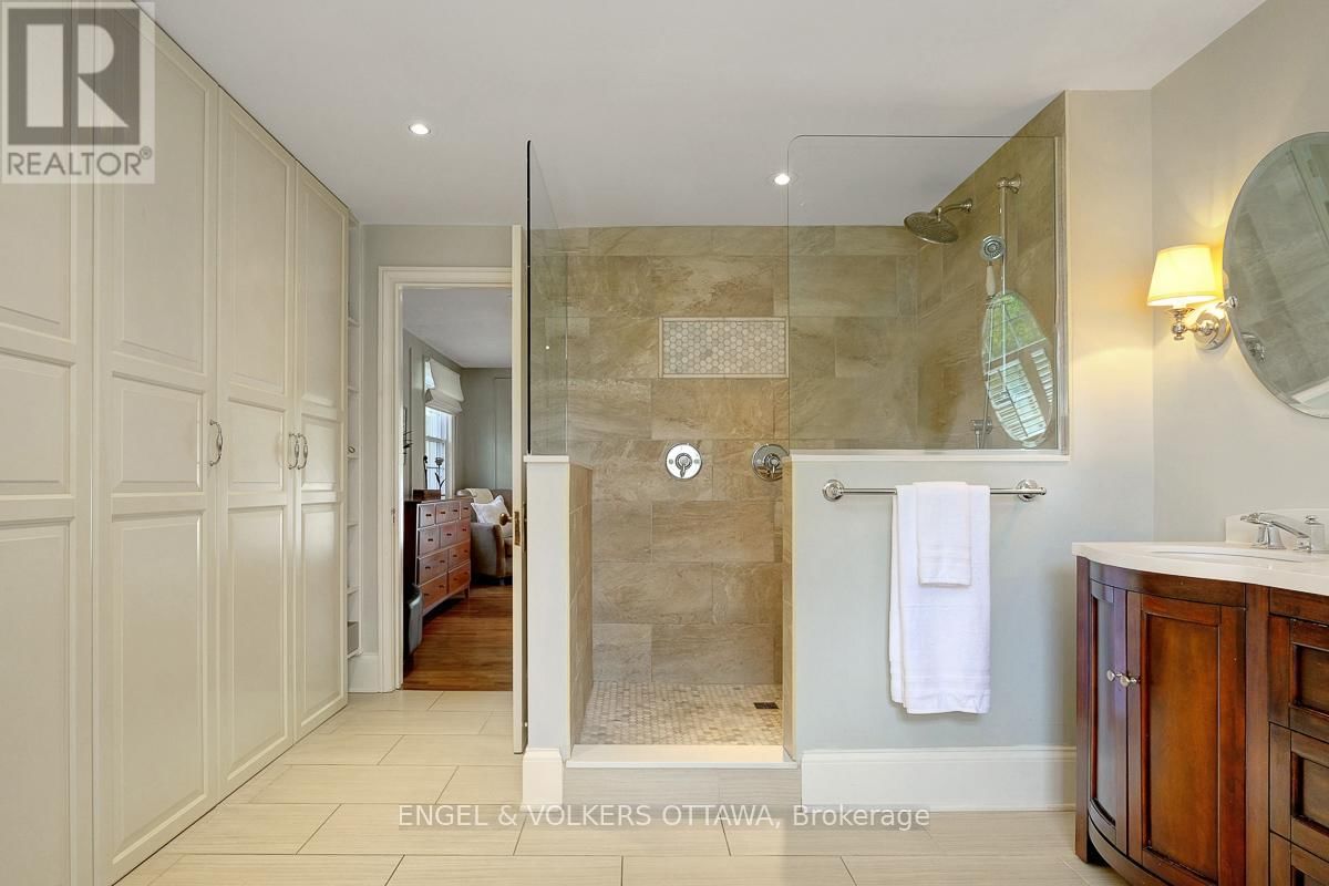 200 HOWICK STREET Image 23