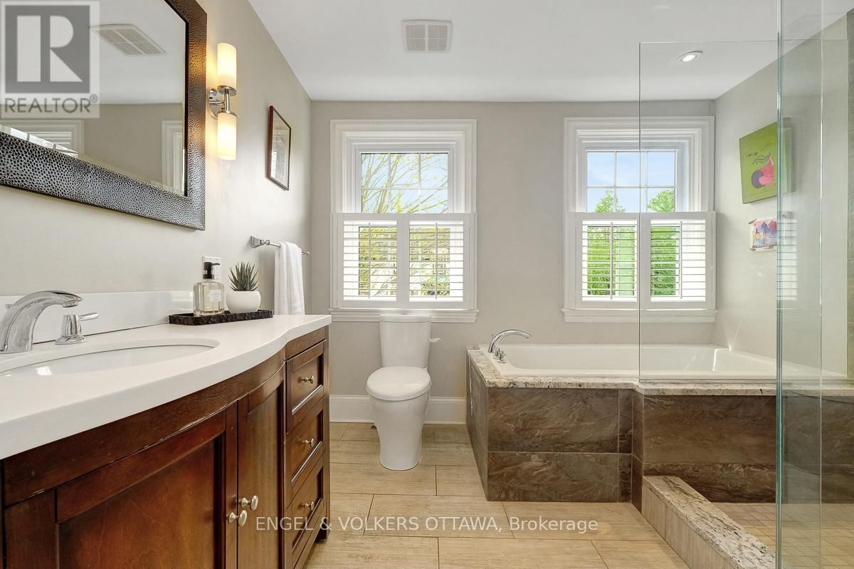 200 HOWICK STREET Image 31