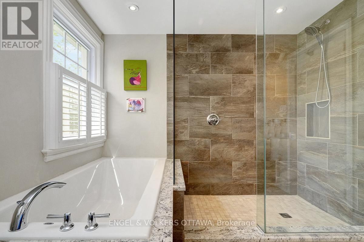200 HOWICK STREET Image 32