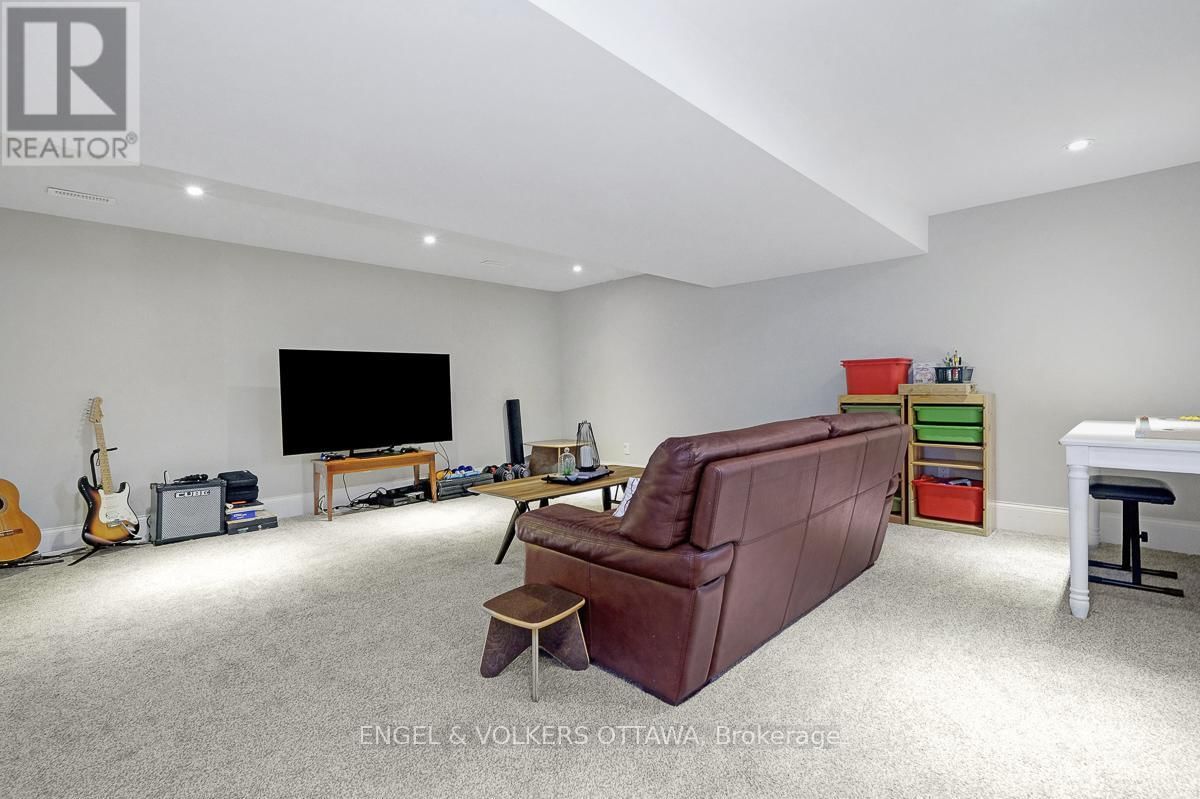 200 HOWICK STREET Image 37