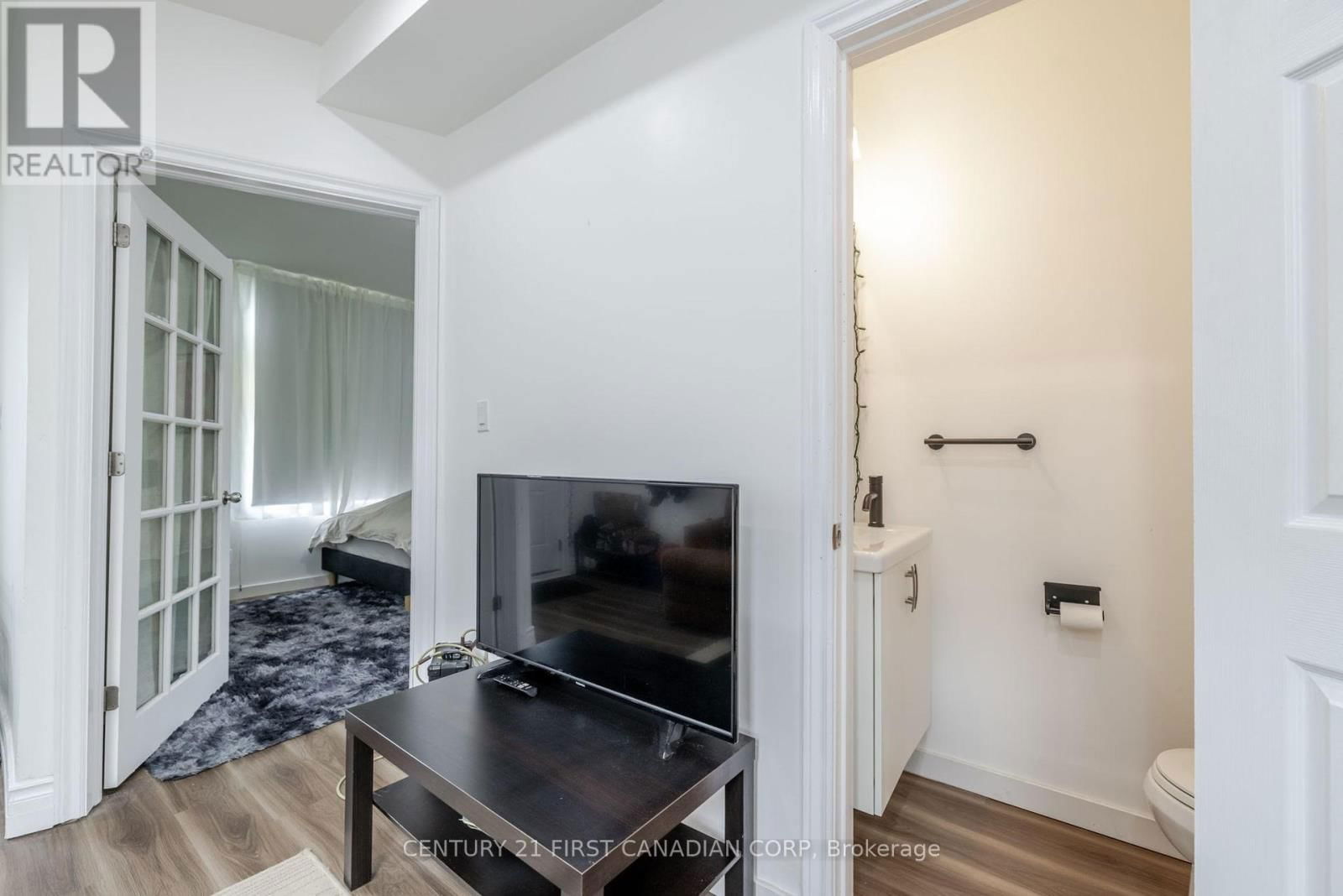 30 OXFORD STREET Image 8