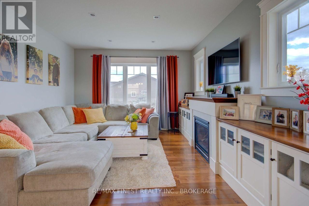 64 TESSA BOULEVARD Image 16