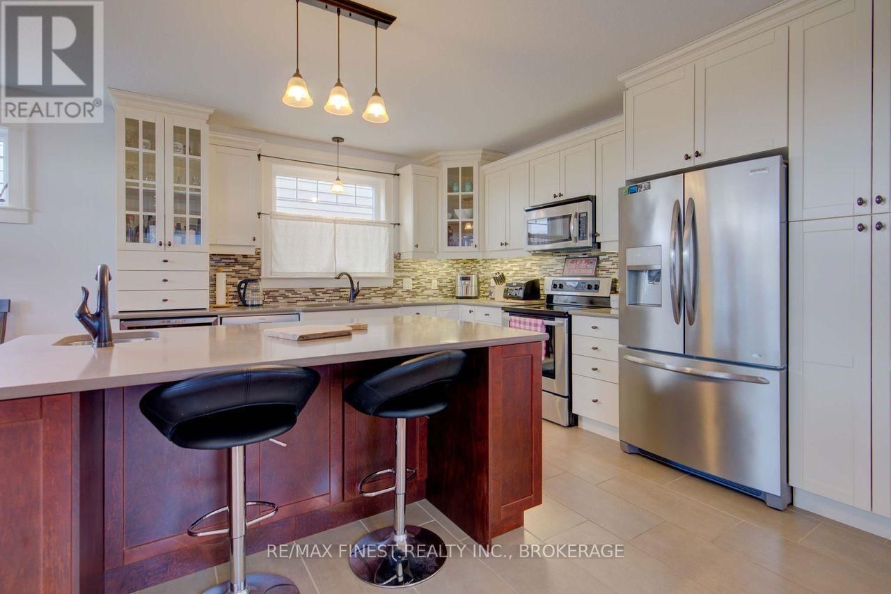 64 TESSA BOULEVARD Image 19