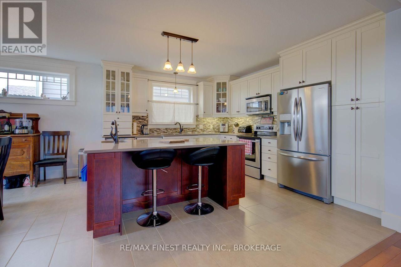 64 TESSA BOULEVARD Image 20