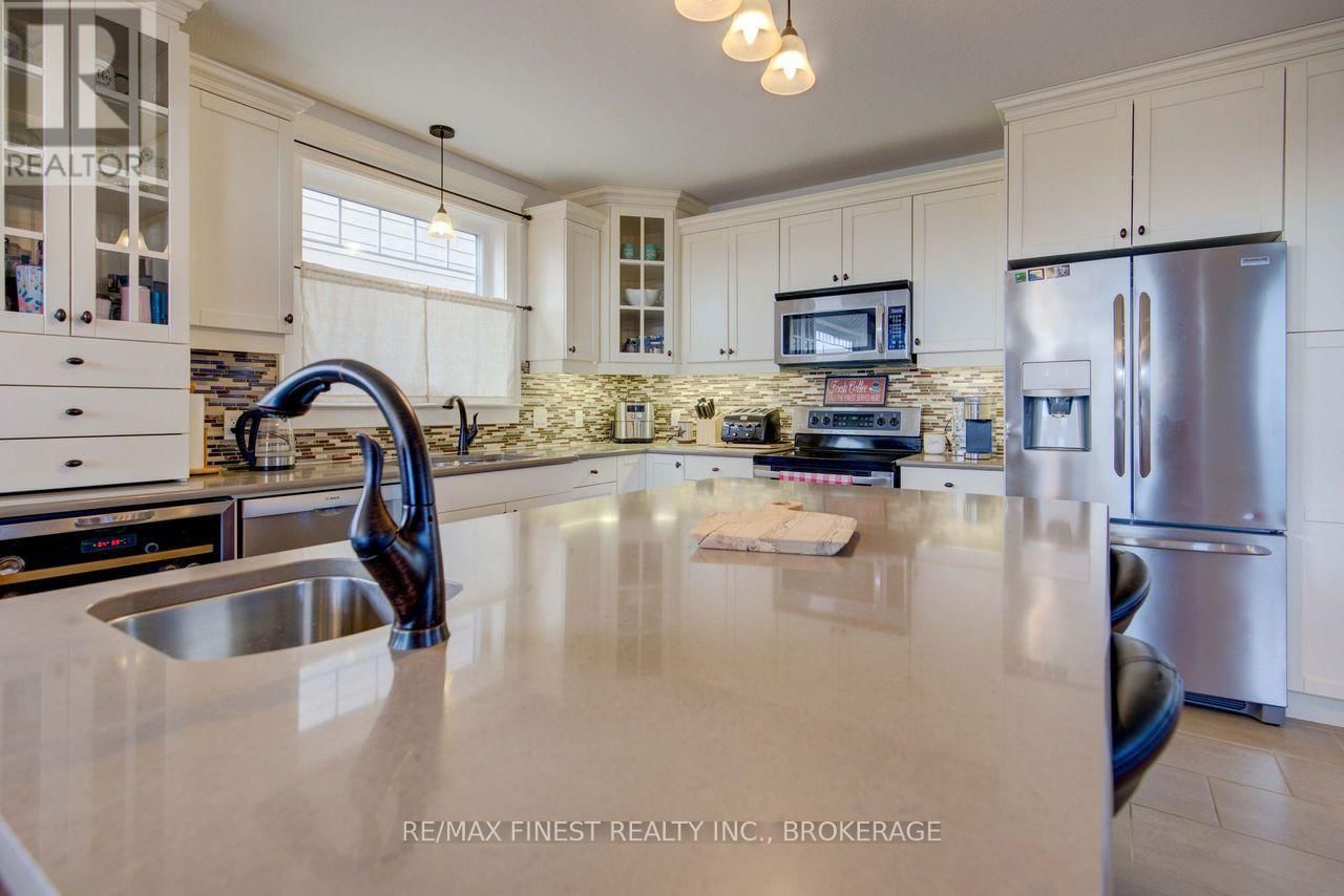 64 TESSA BOULEVARD Image 21