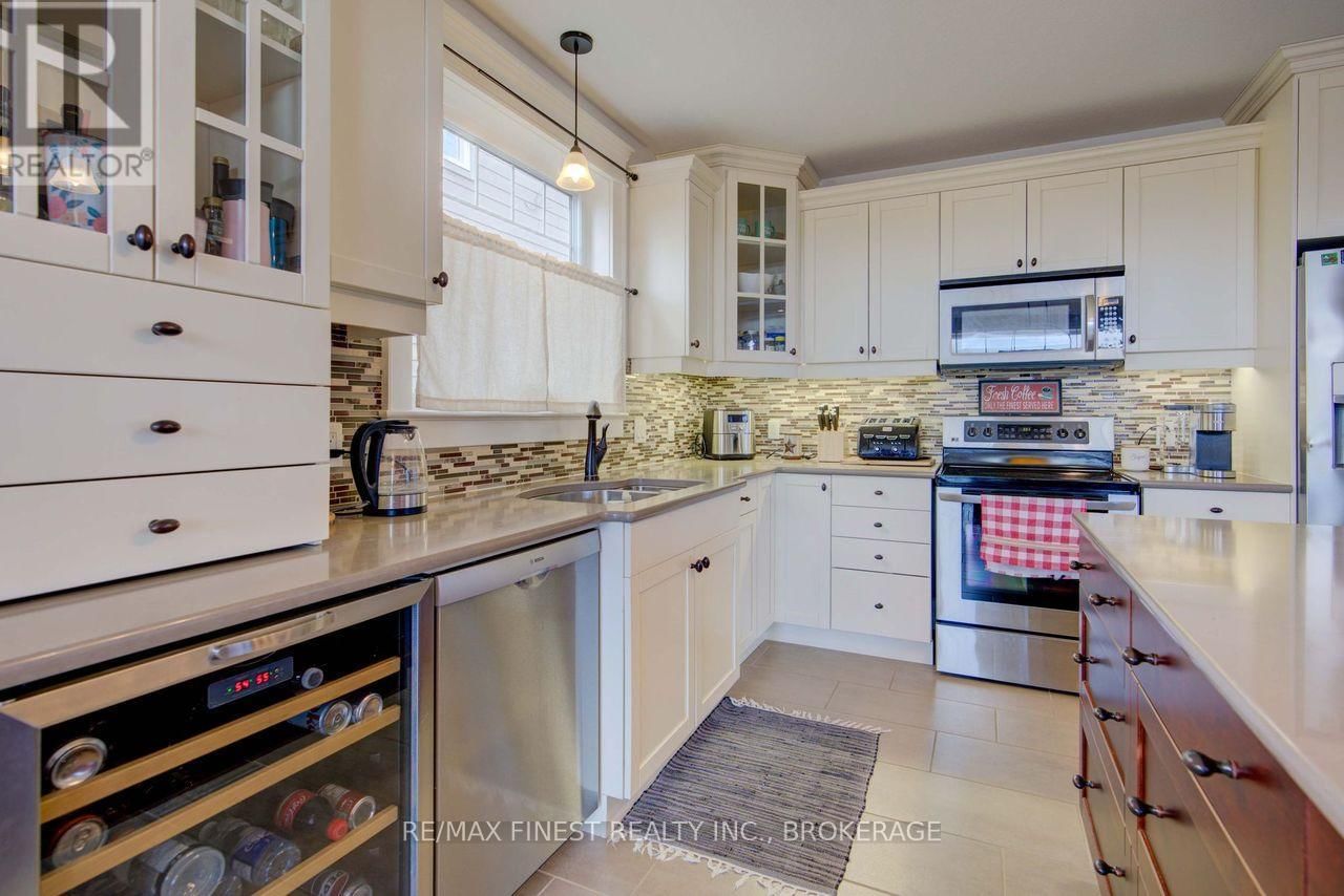 64 TESSA BOULEVARD Image 22