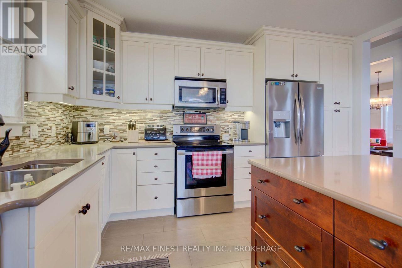 64 TESSA BOULEVARD Image 23