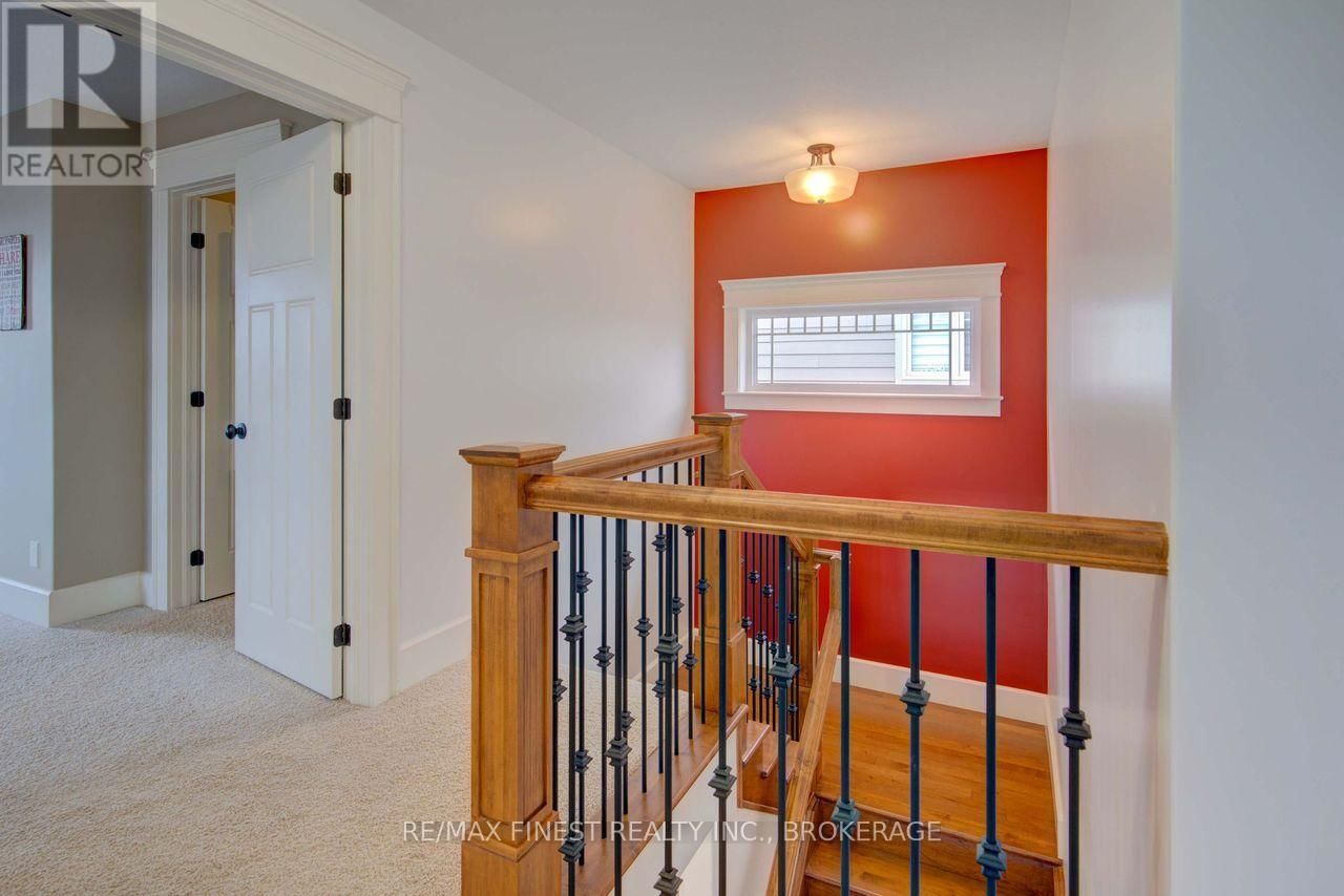 64 TESSA BOULEVARD Image 25