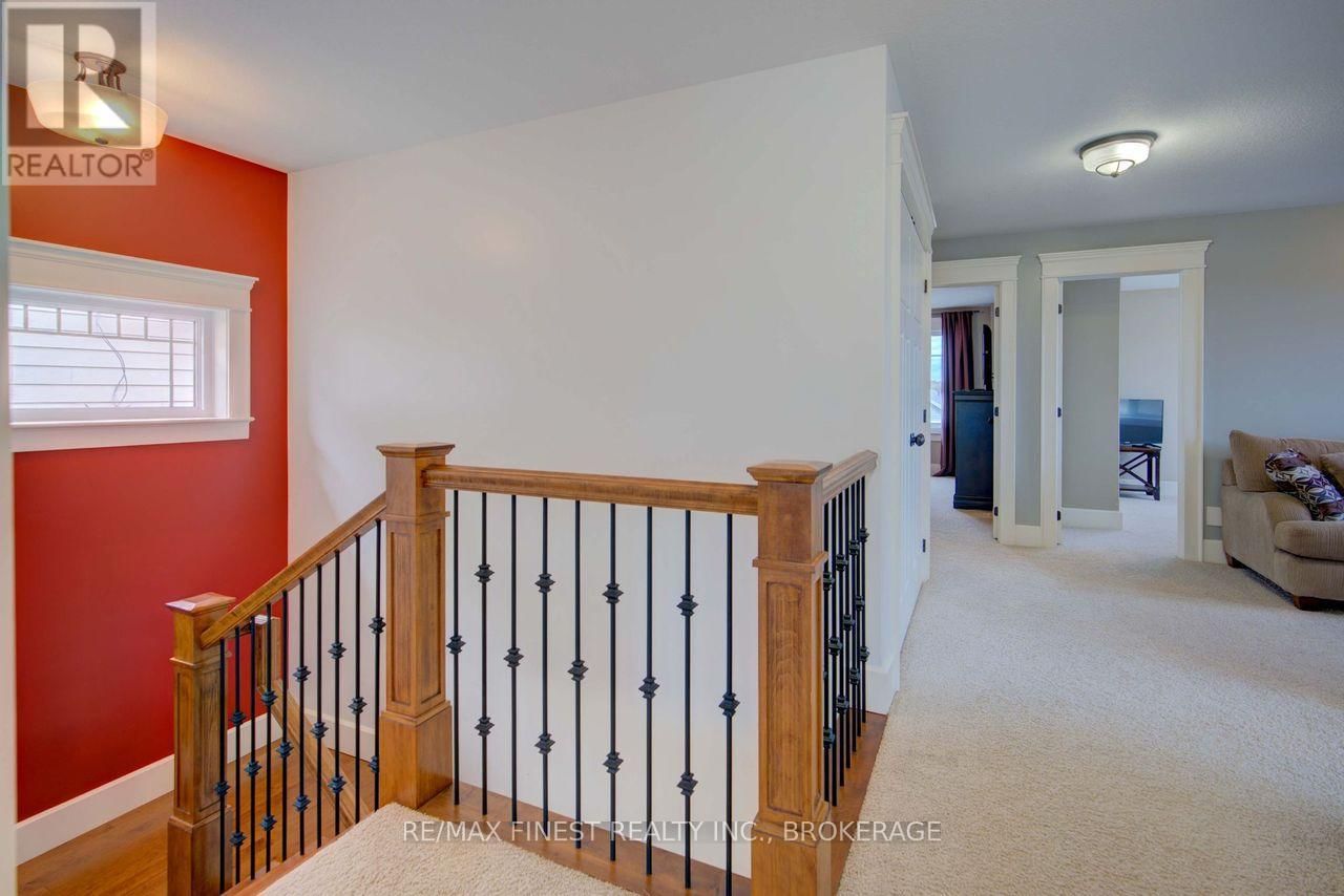 64 TESSA BOULEVARD Image 26