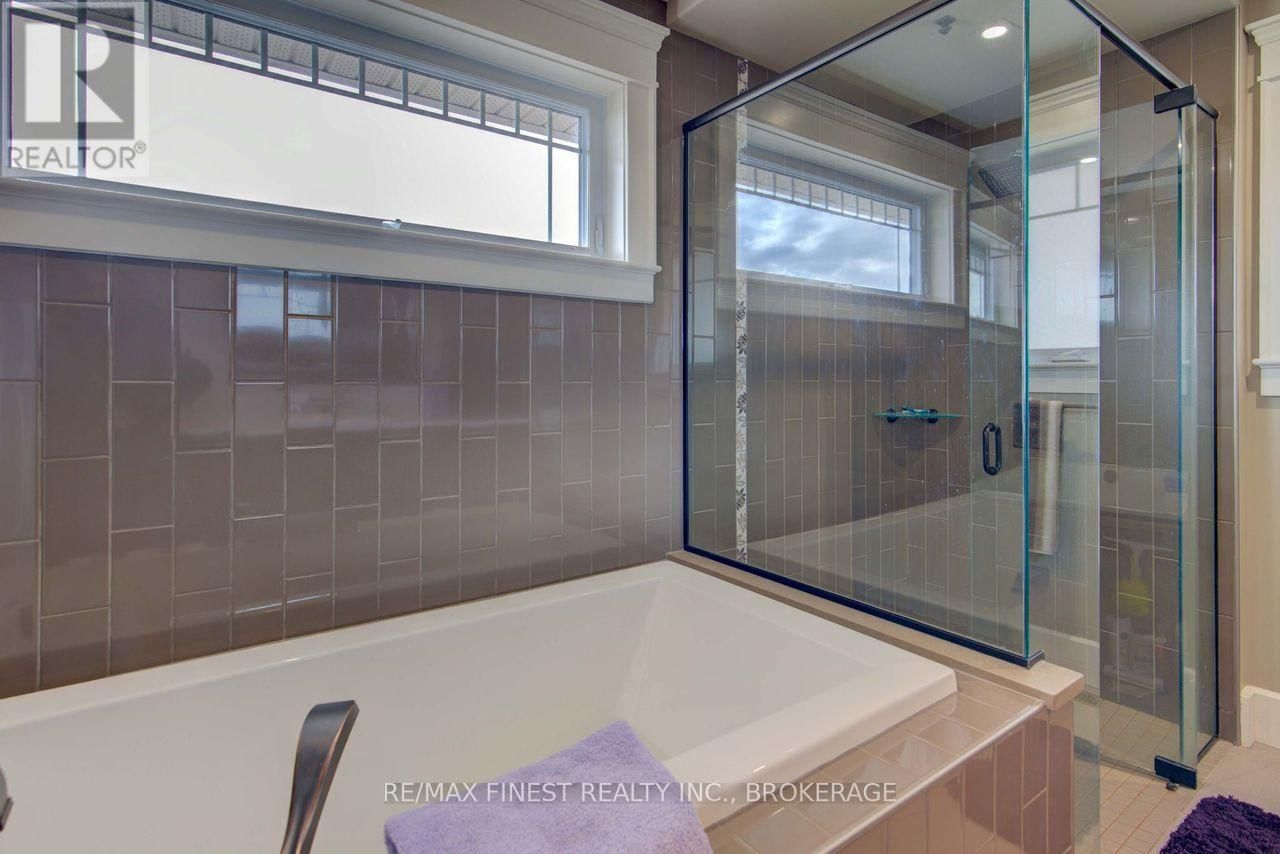 64 TESSA BOULEVARD Image 31
