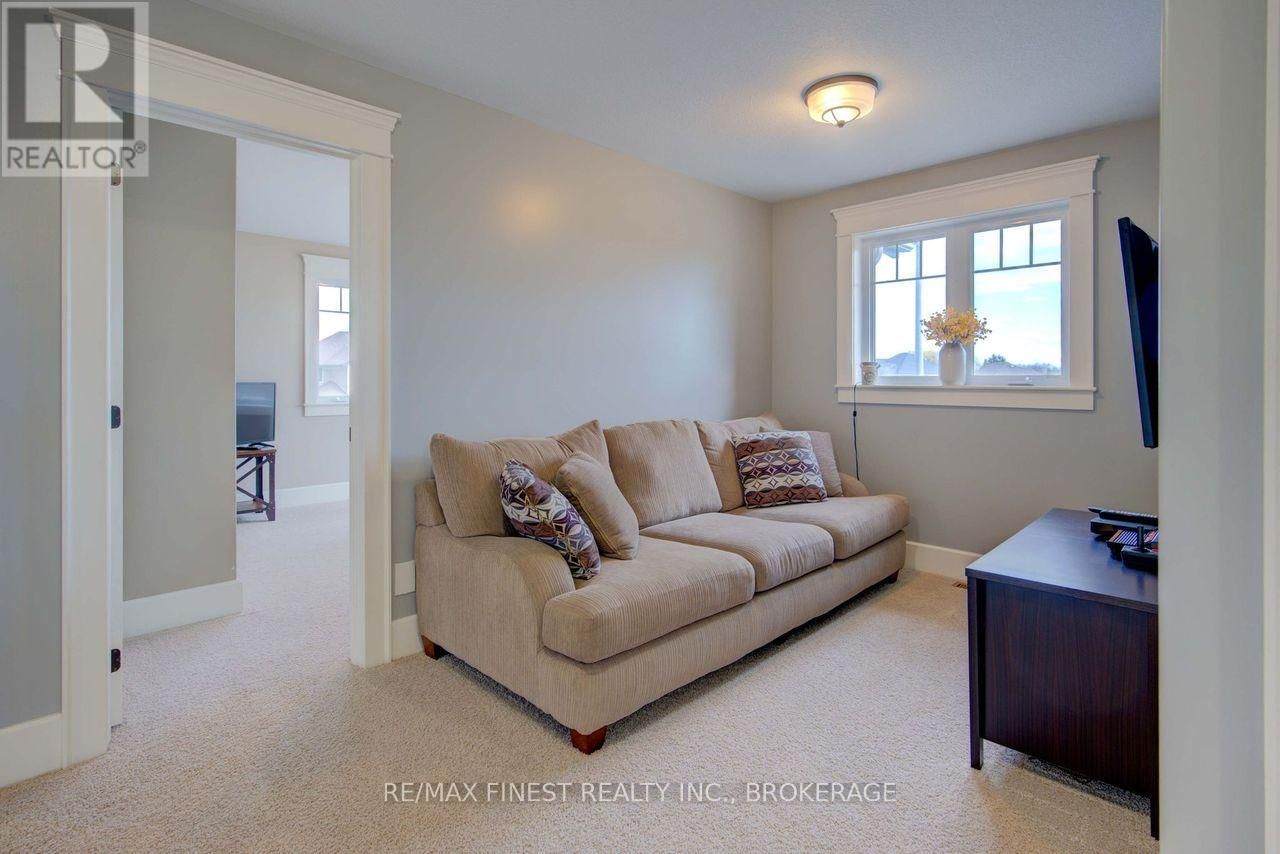 64 TESSA BOULEVARD Image 34