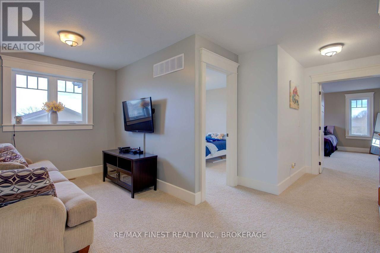64 TESSA BOULEVARD Image 35