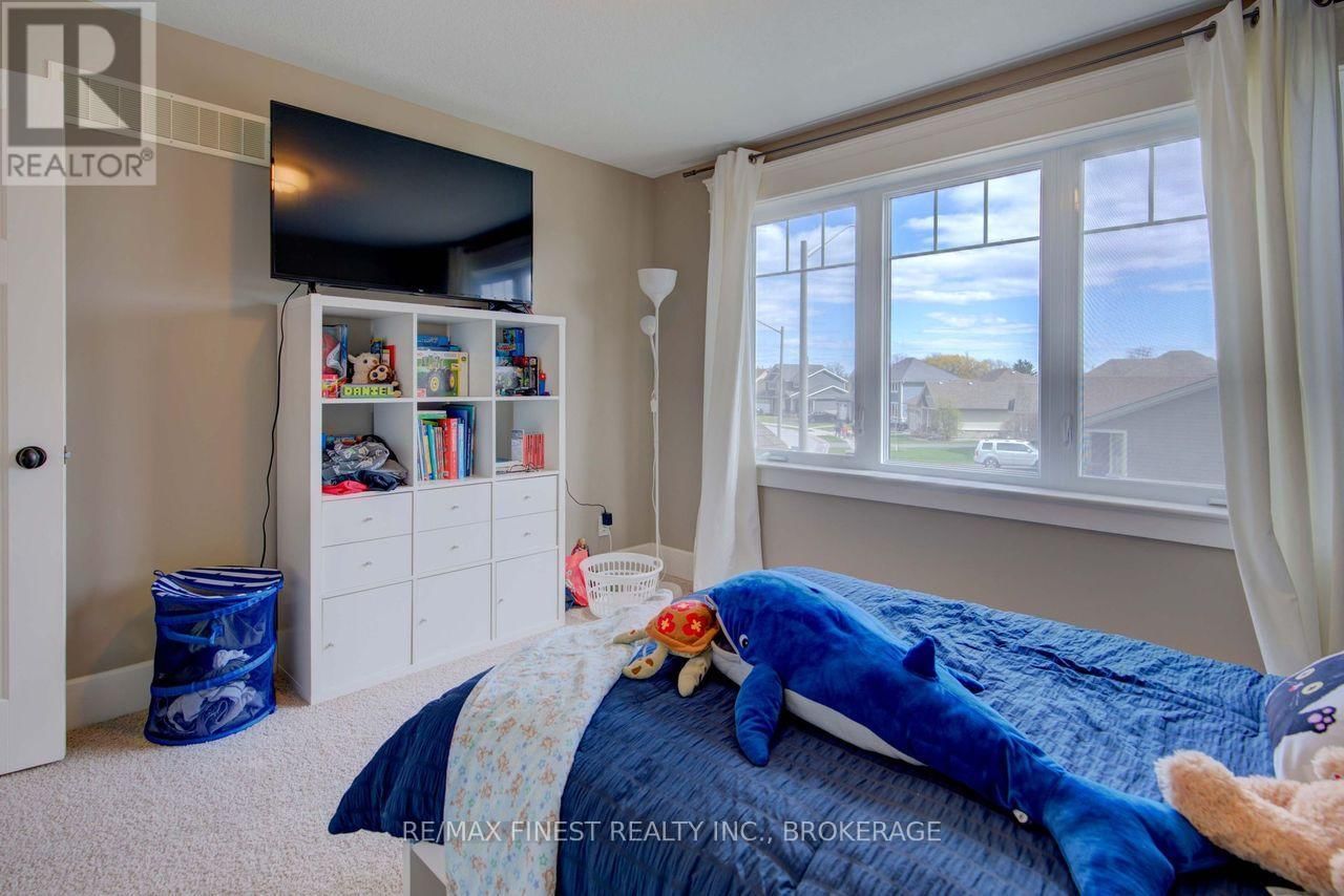 64 TESSA BOULEVARD Image 37