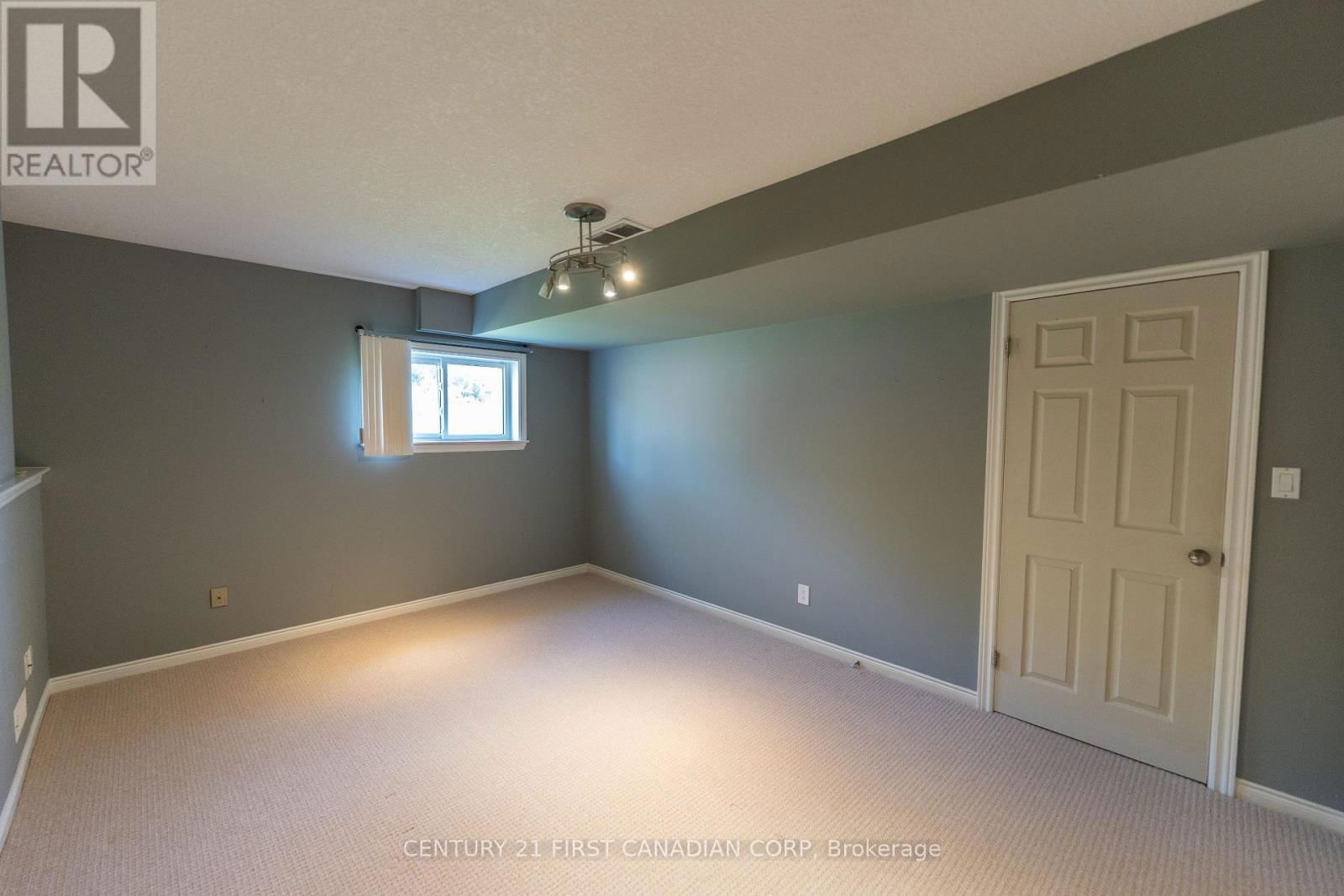 27 GOLFVIEW CRESCENT Image 16