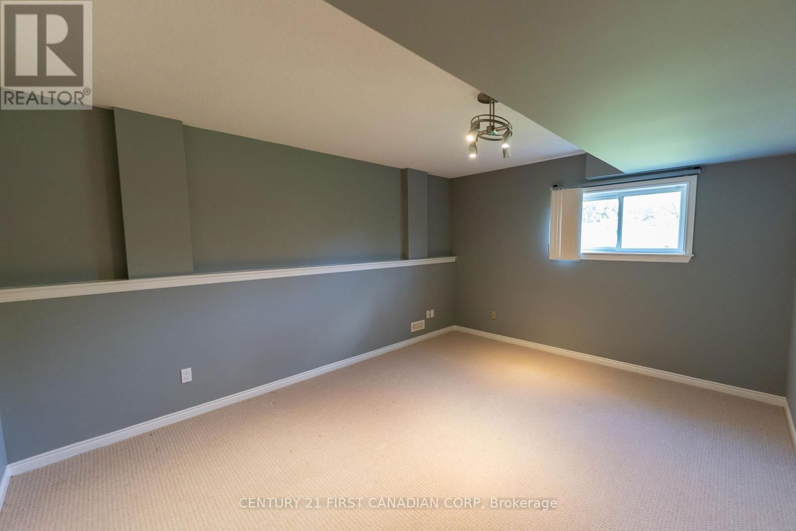 27 GOLFVIEW CRESCENT Image 17