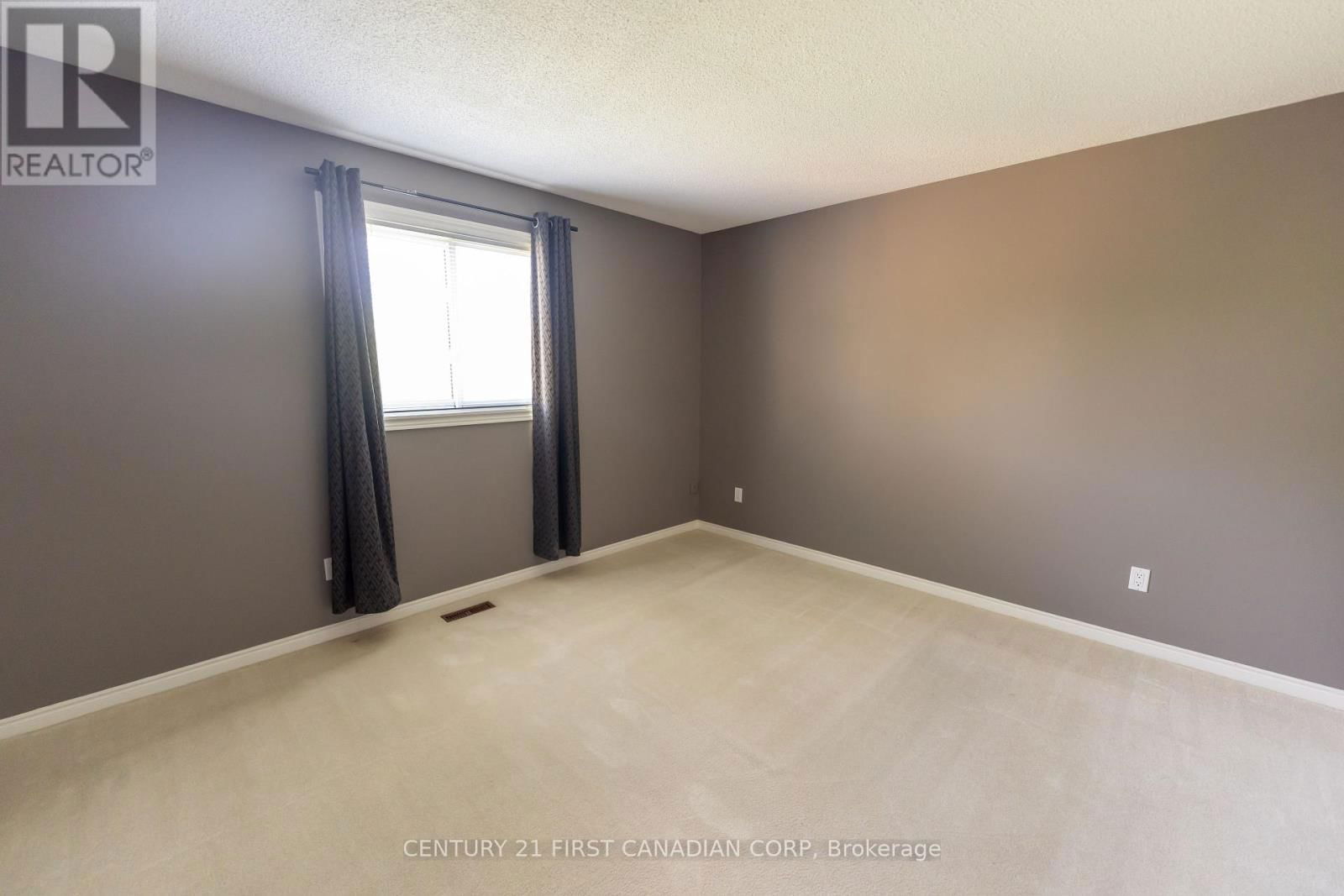 27 GOLFVIEW CRESCENT Image 22